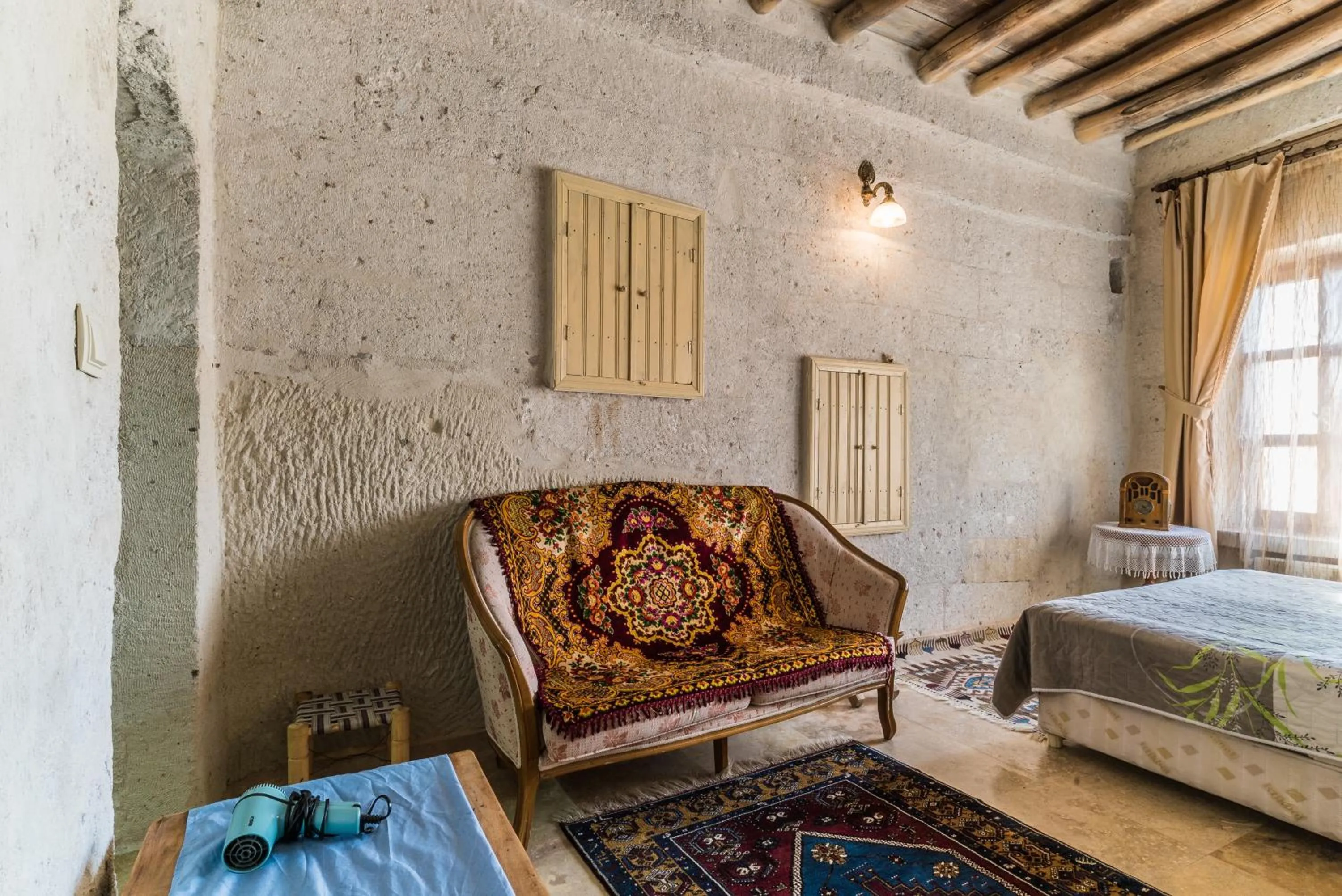 Living room, Bed in Atilla's Cave Hotel