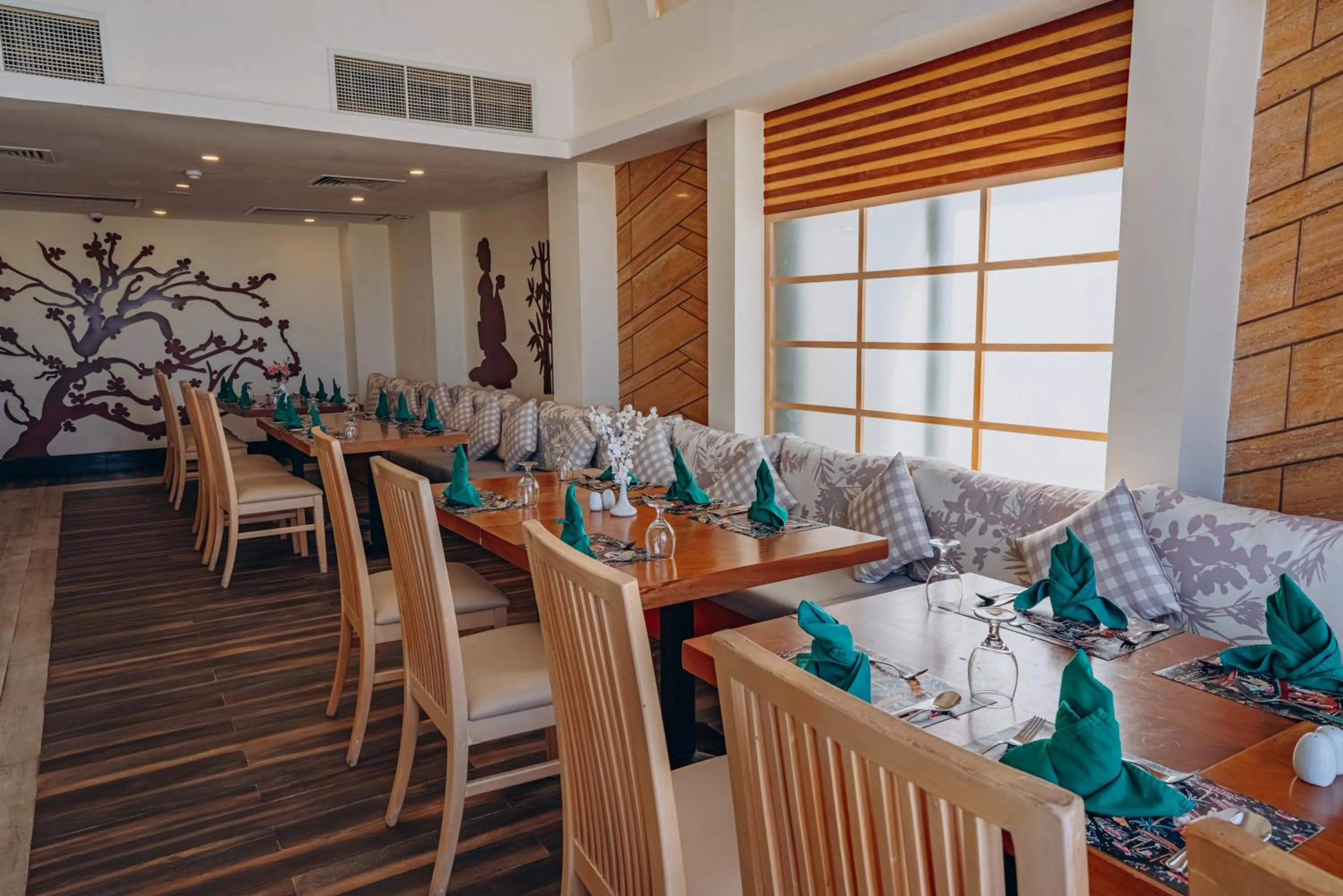 Restaurant/places to eat in Gravity Hotel & Aqua Park Sahl Hasheesh Families and Couples Only