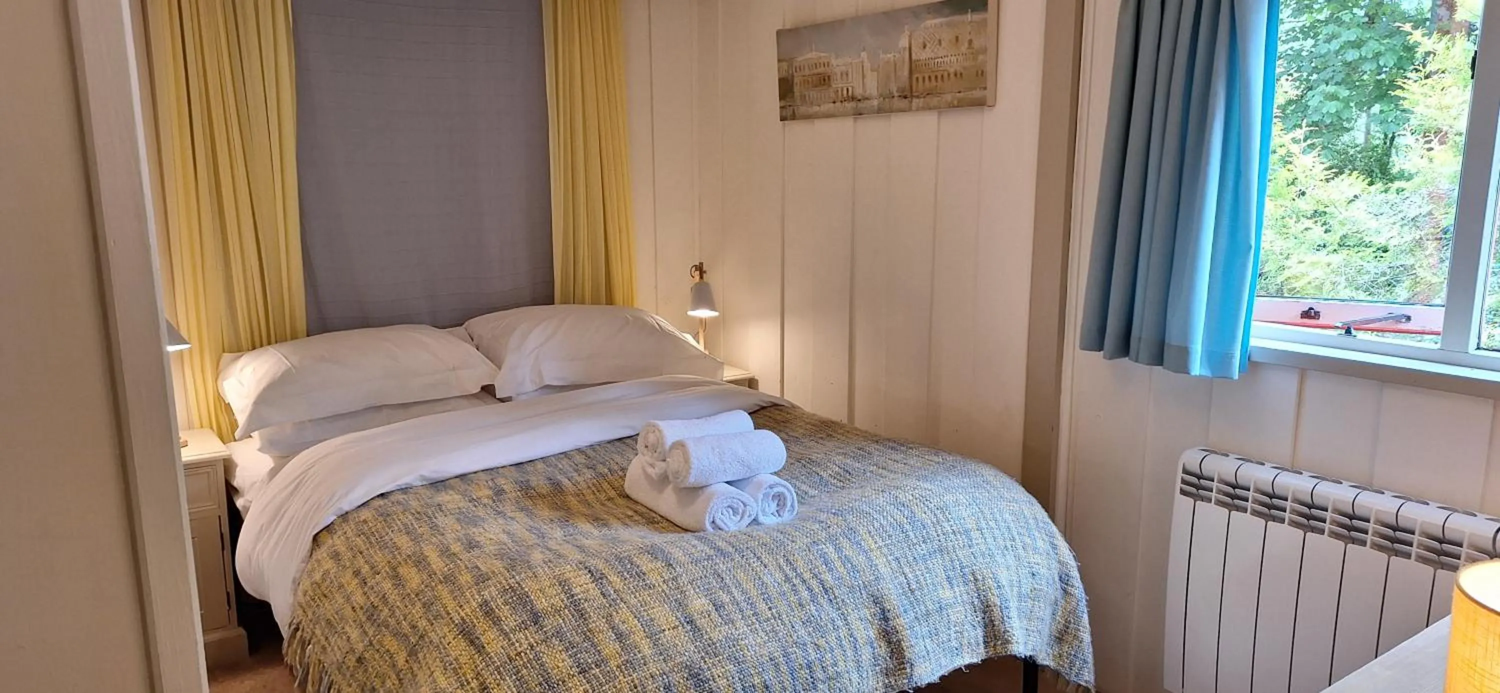 Restaurant/places to eat, Bed in Lochend Chalets