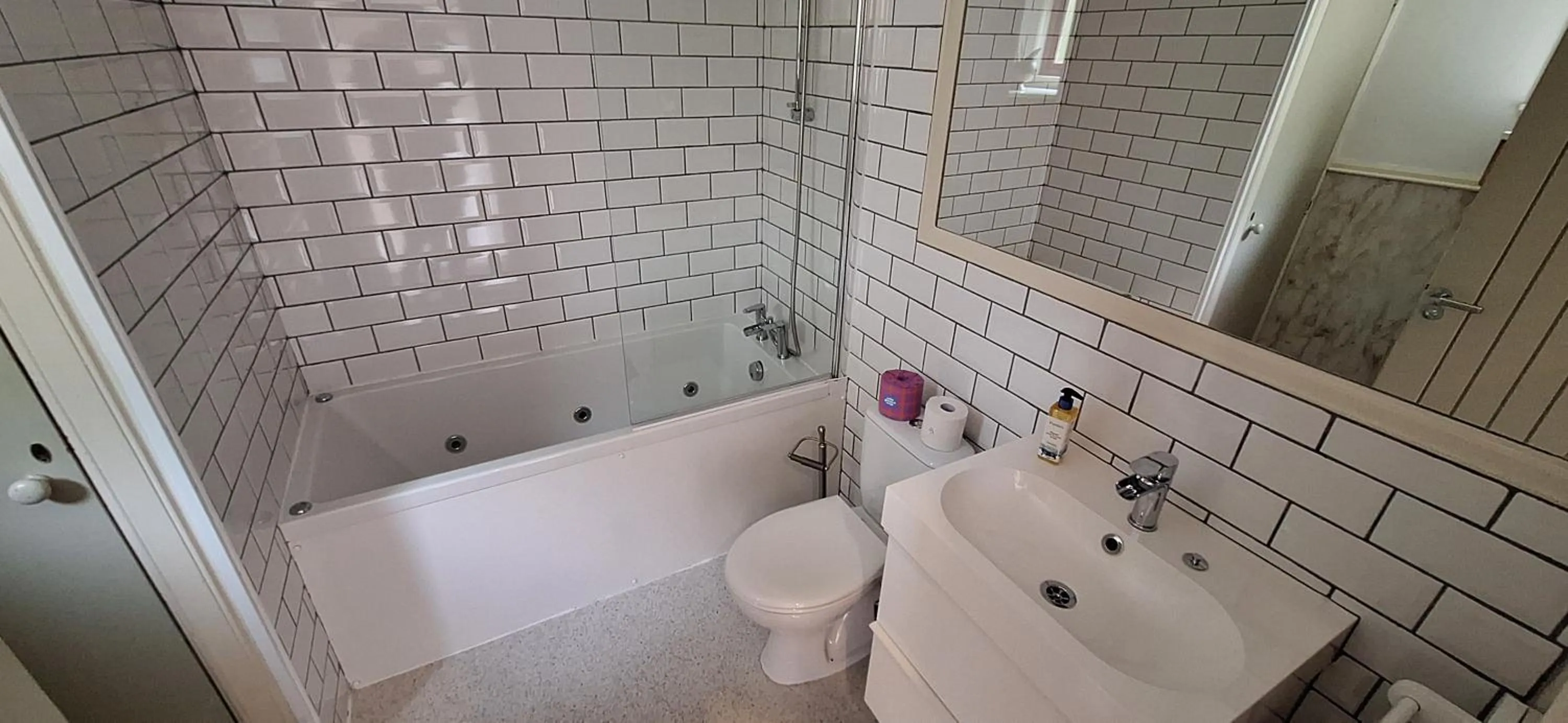 Bathroom in Lochend Chalets