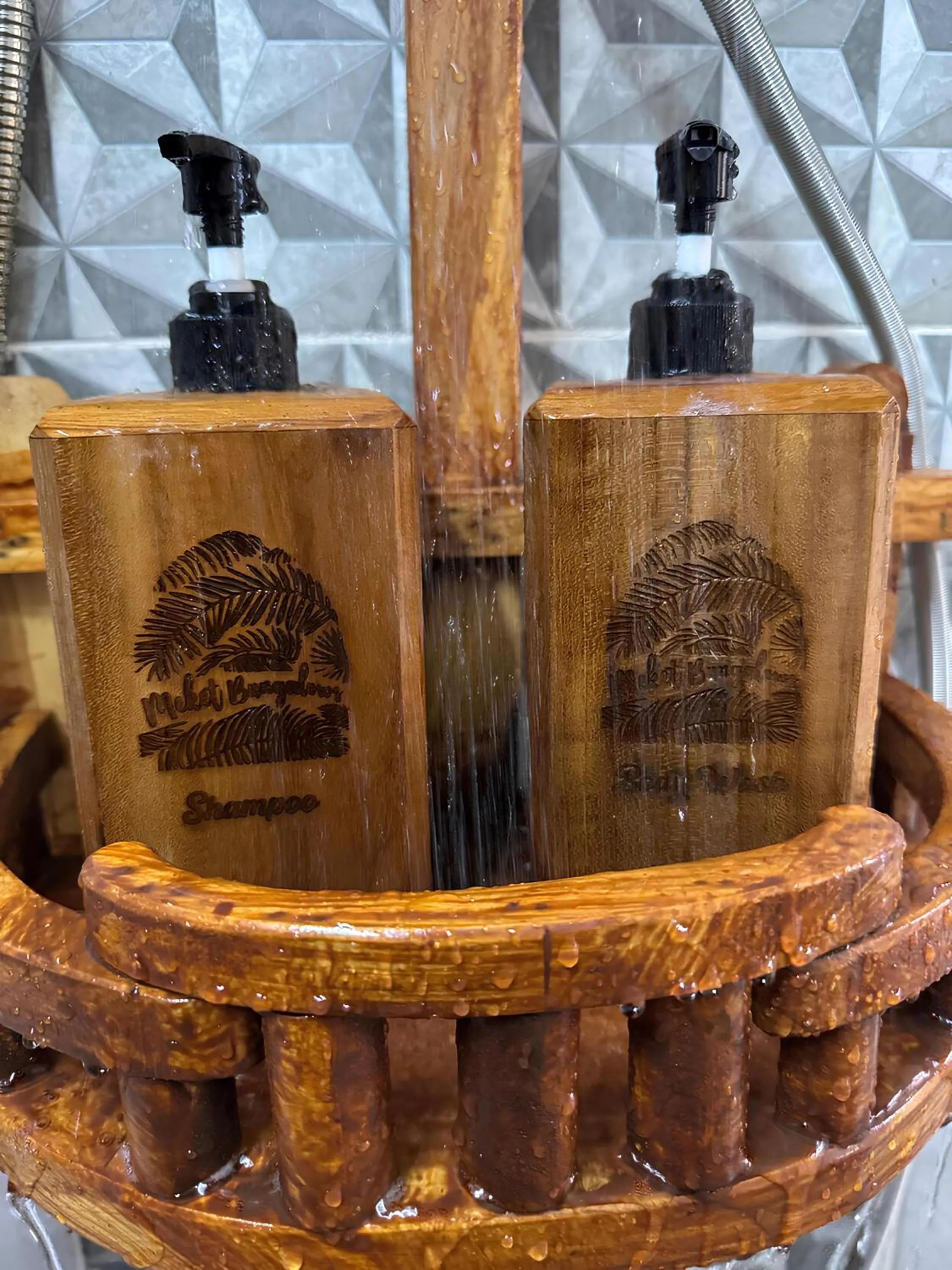 Shower in Meket Bungalows