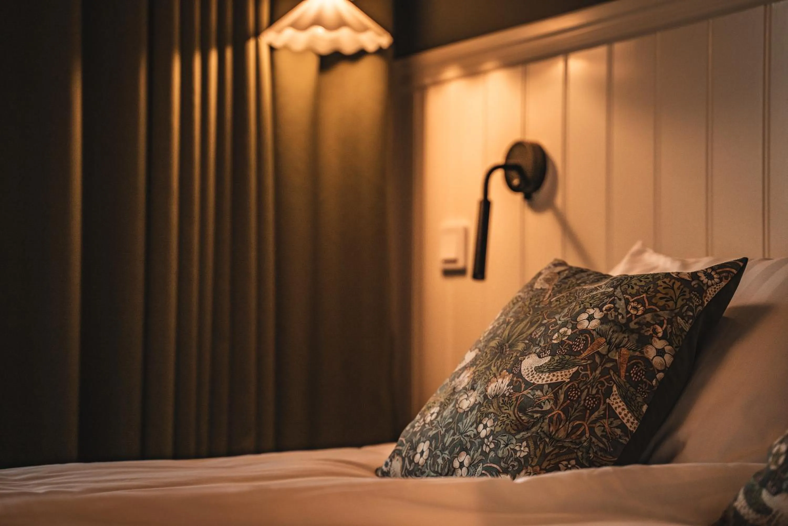 Property building, Bed in Två Skyttlar