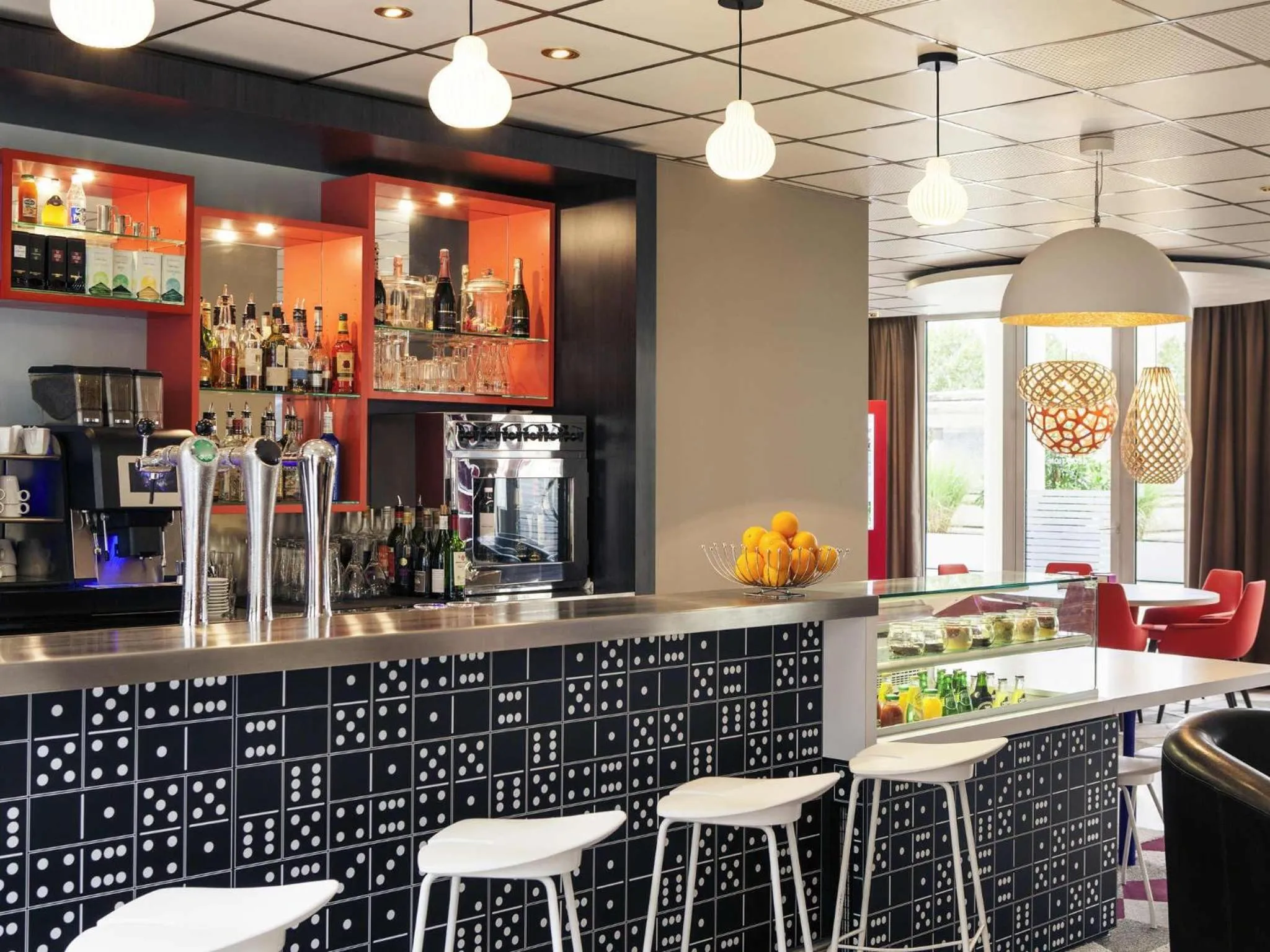 Lounge or bar in Hôtel Mercure Marne-la-Vallée Bussy St Georges