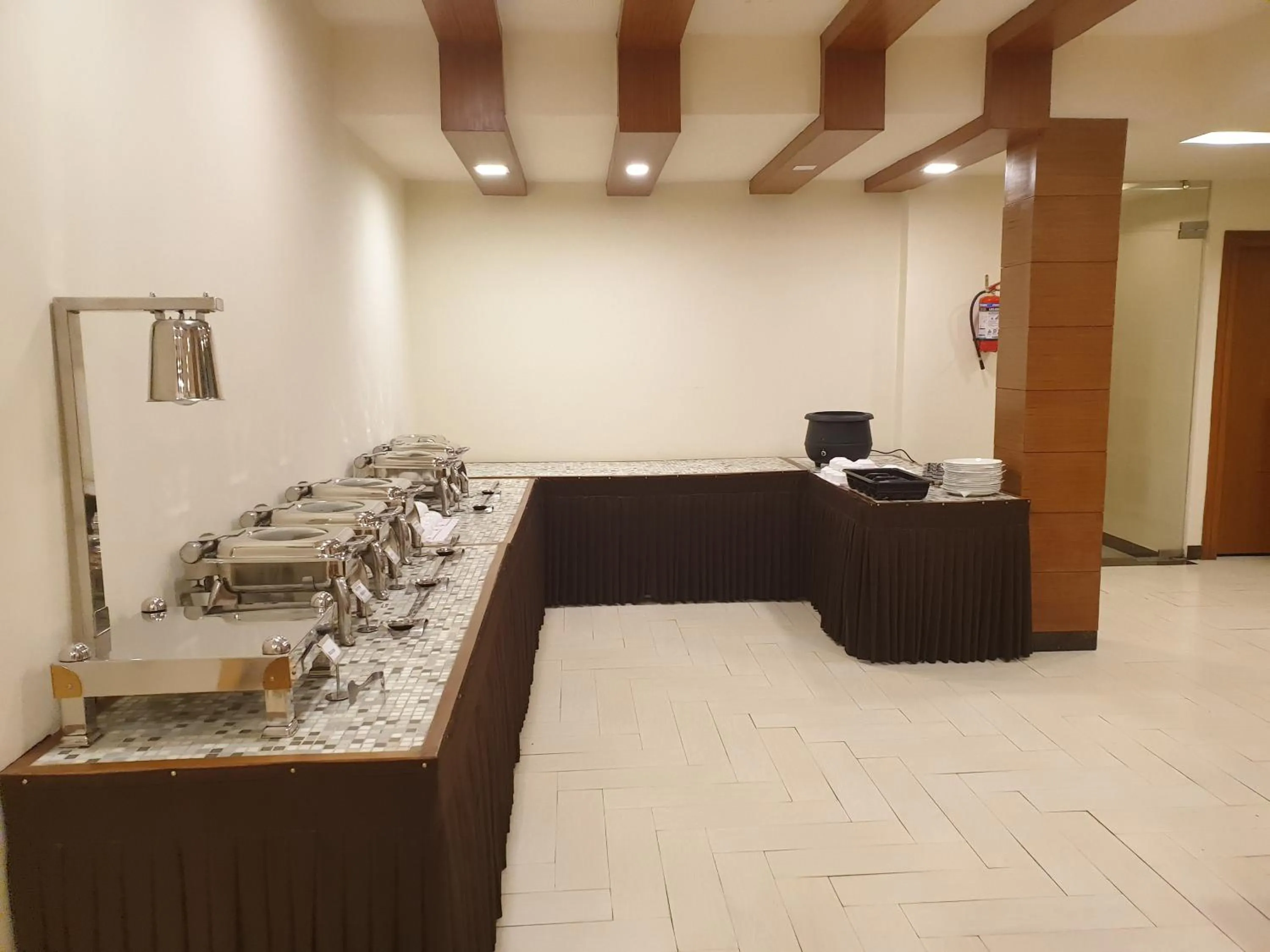 Restaurant/places to eat in Hotel Devlok Primal