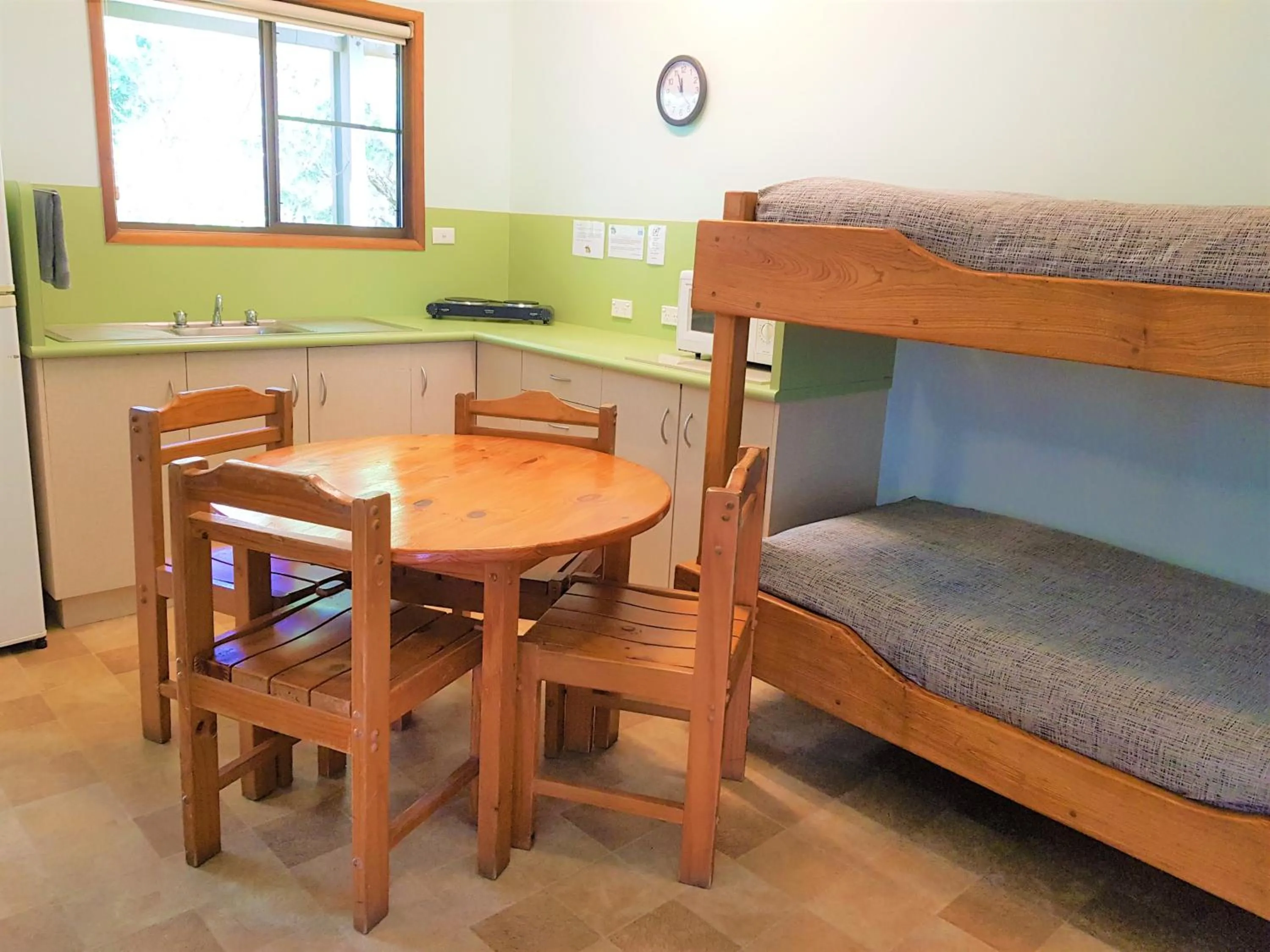 Kitchen or kitchenette, Bed in Broken River Mountain Resort