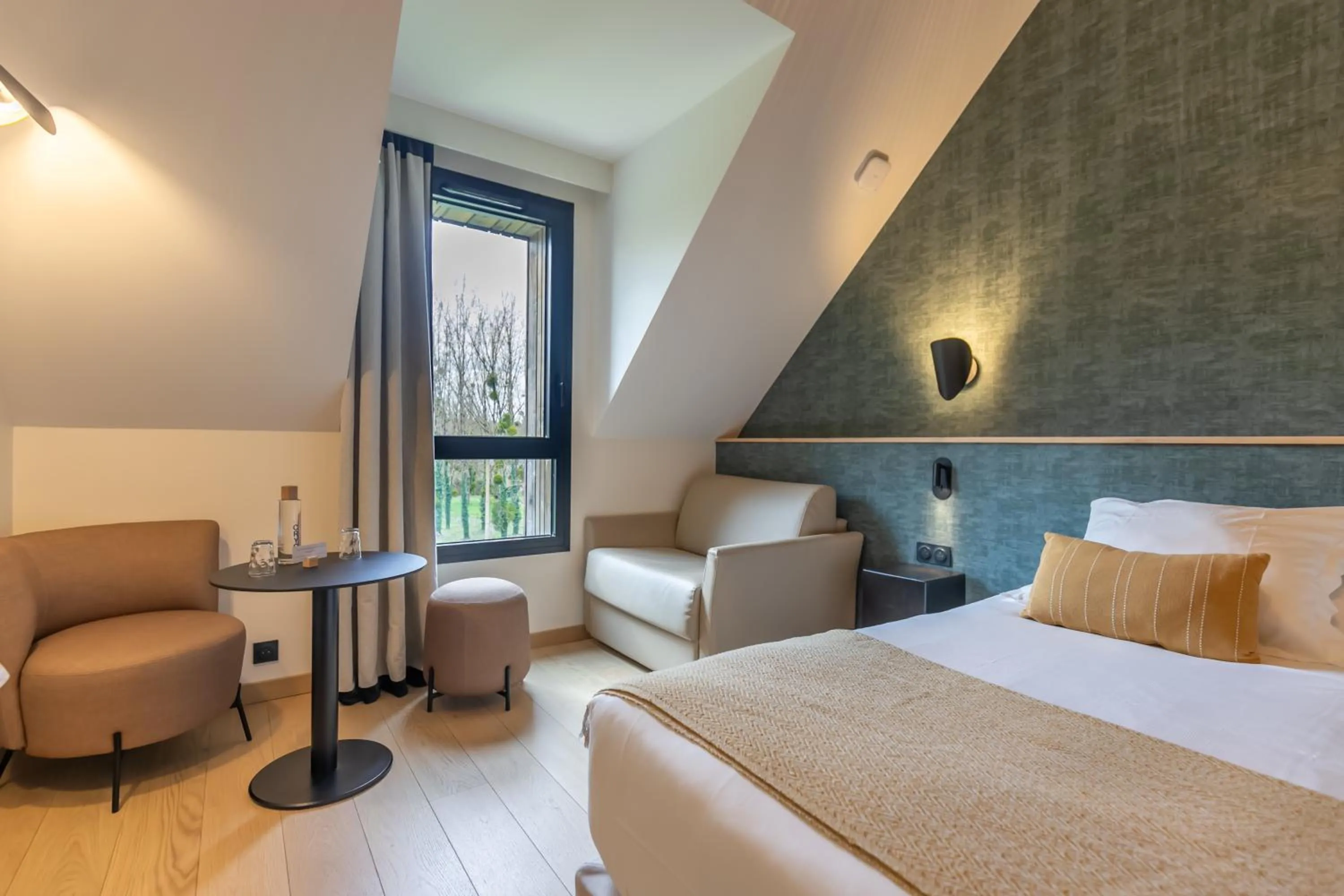 Photo of the whole room, Bed in Auberge de la Caillère