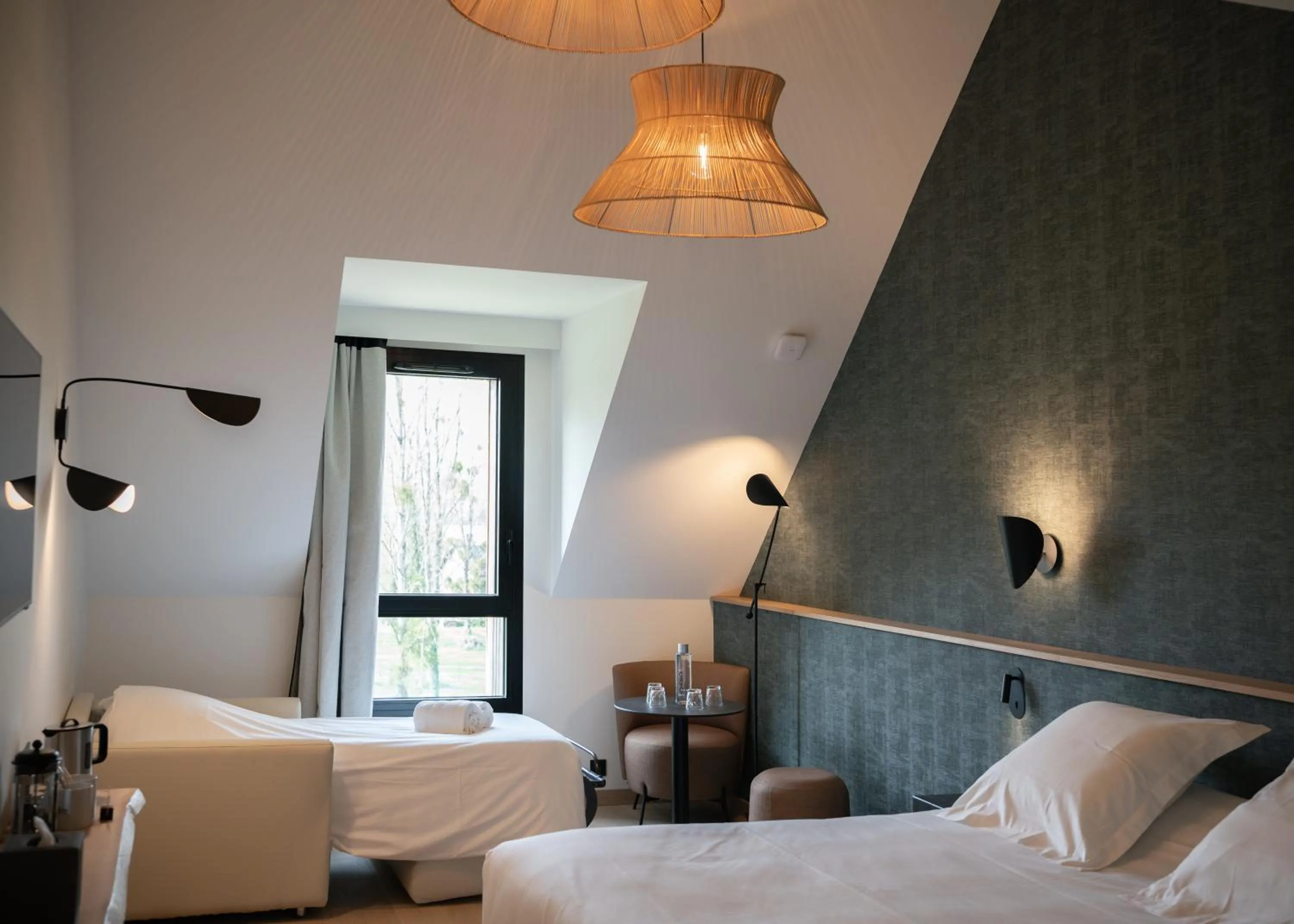 Photo of the whole room, Bed in Auberge de la Caillère