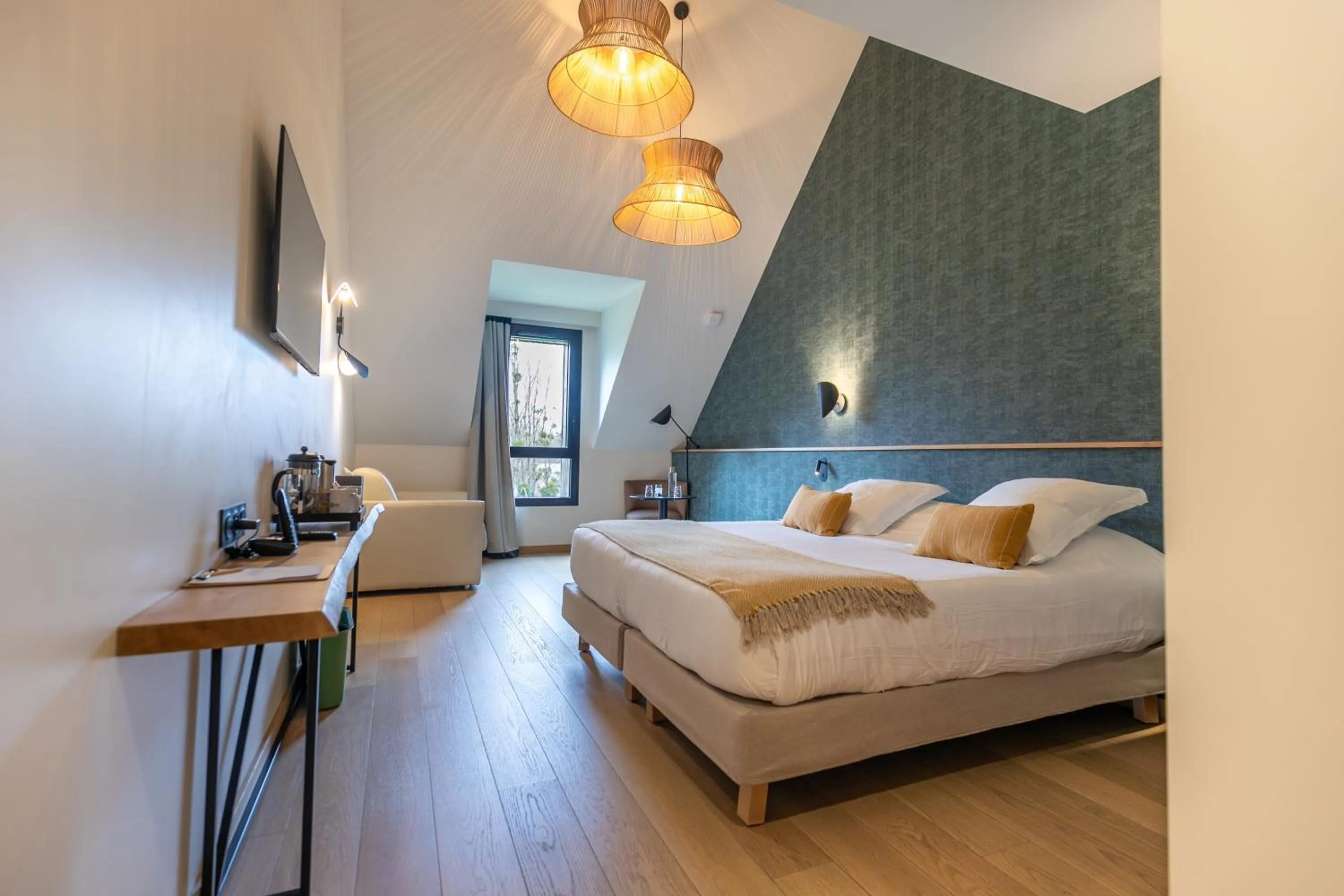 Photo of the whole room, Bed in Auberge de la Caillère