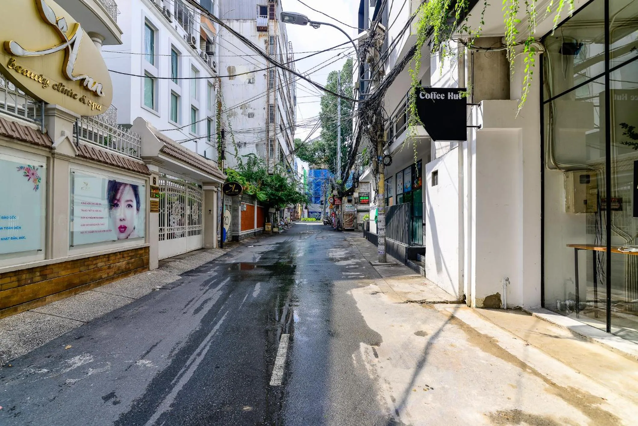 Facade/entrance in Leaf Signature Hotel - Lá Group
