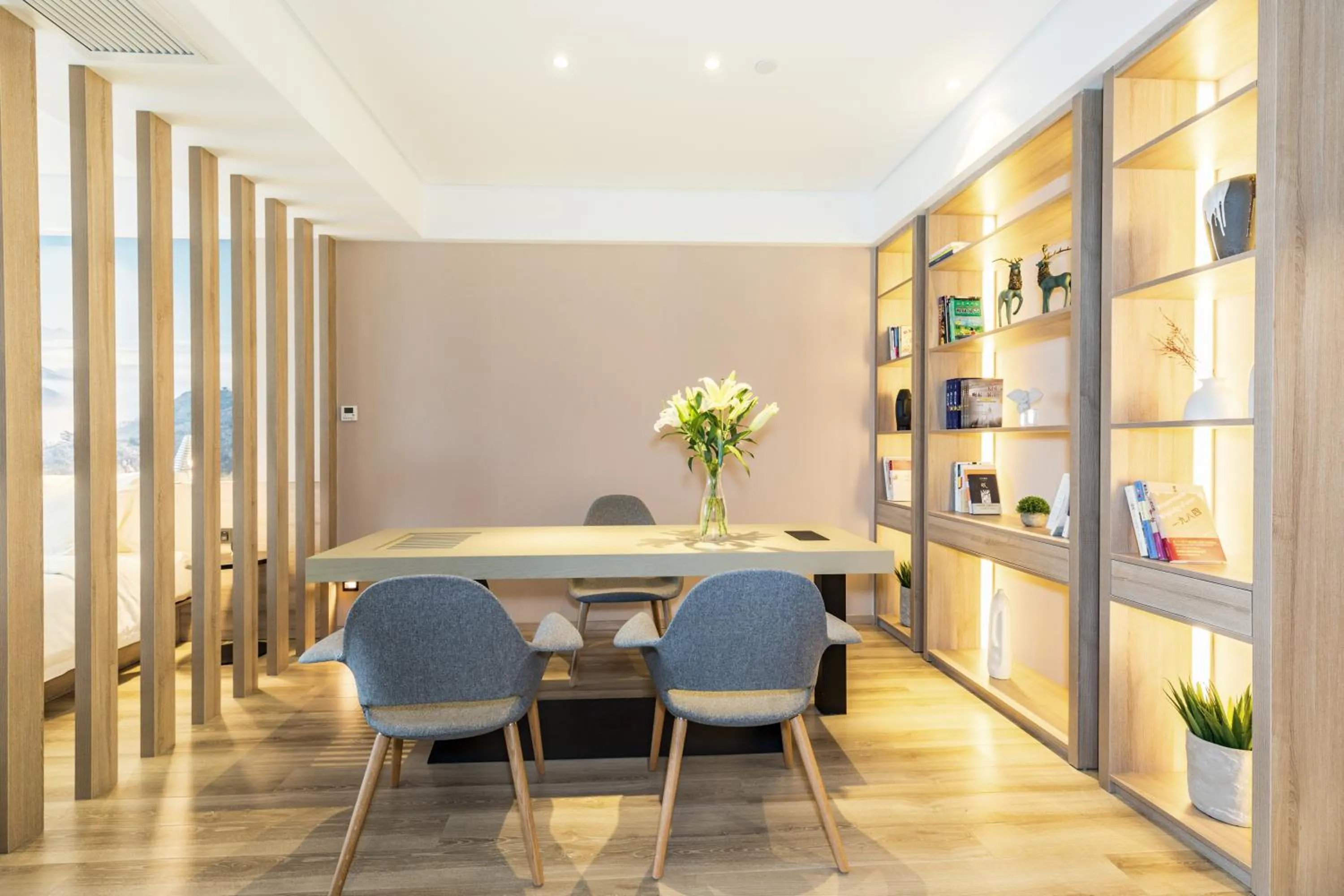 Seating area in Atour Jiaozhou Qingdao Hotel