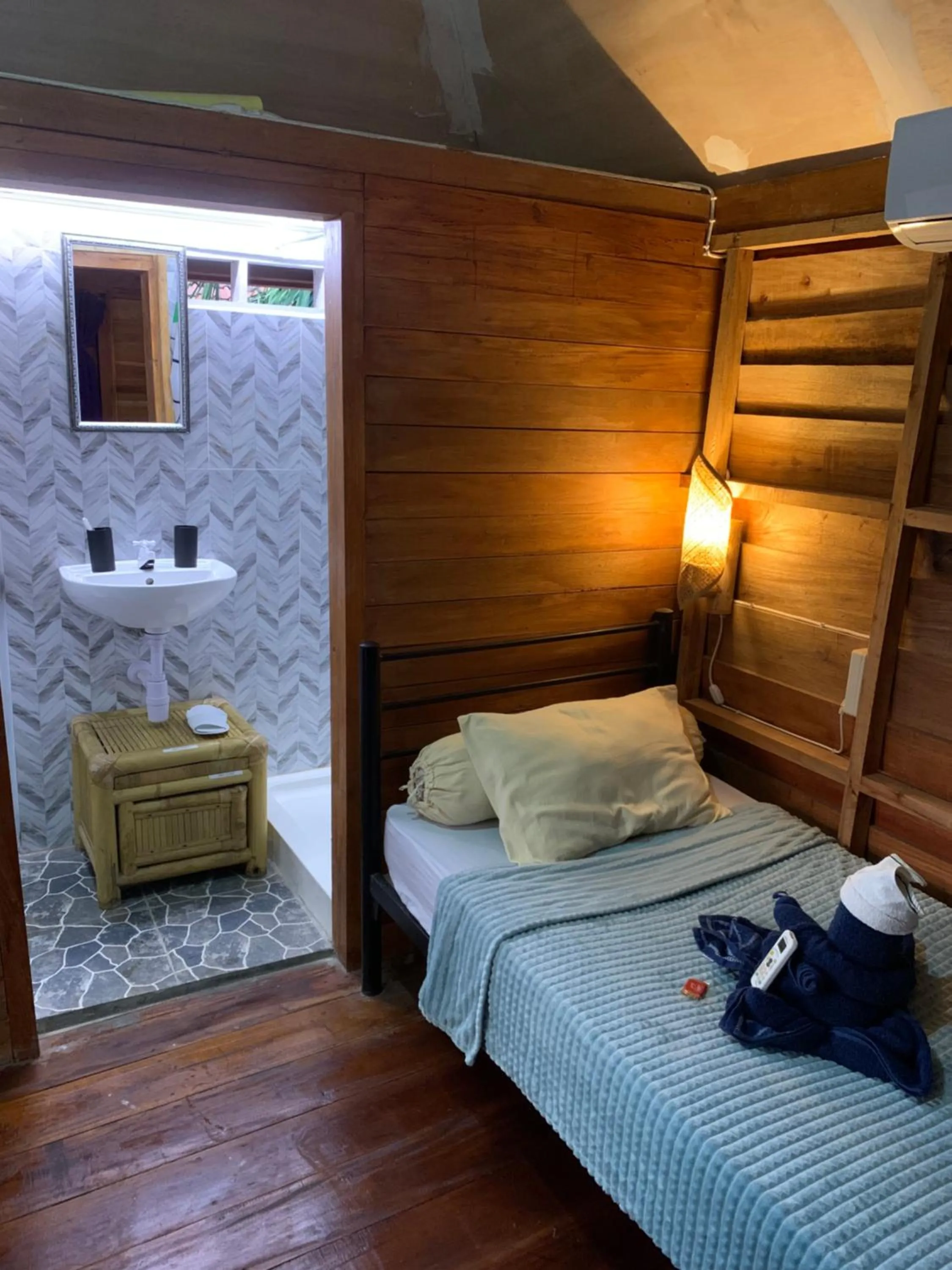 Bed in Gili Davidoff Bungalow