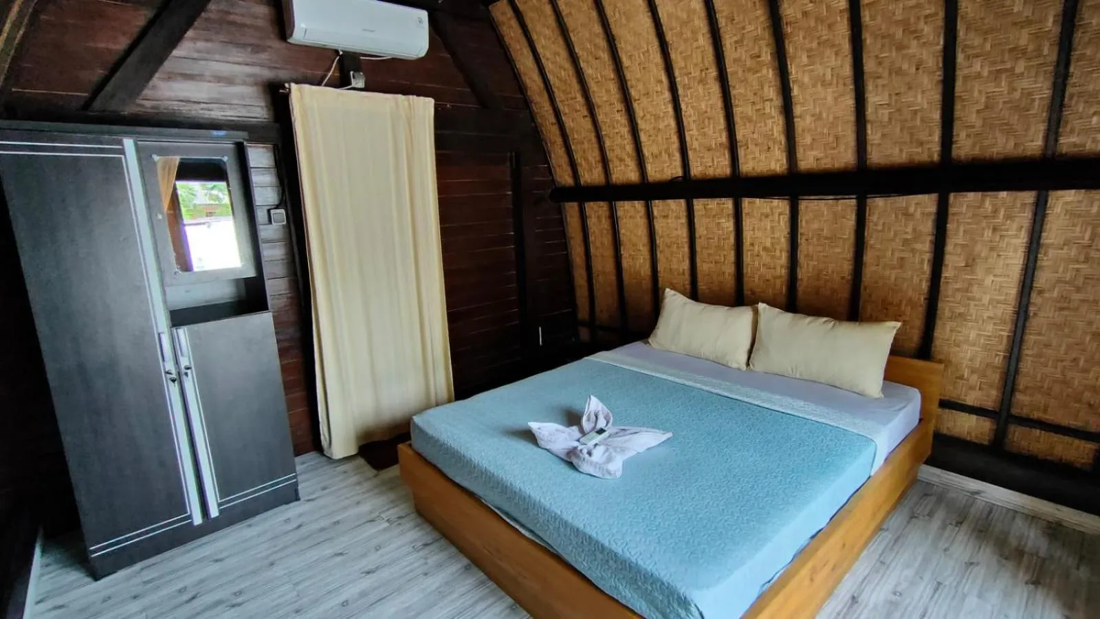 Bed in Gili Davidoff Bungalow