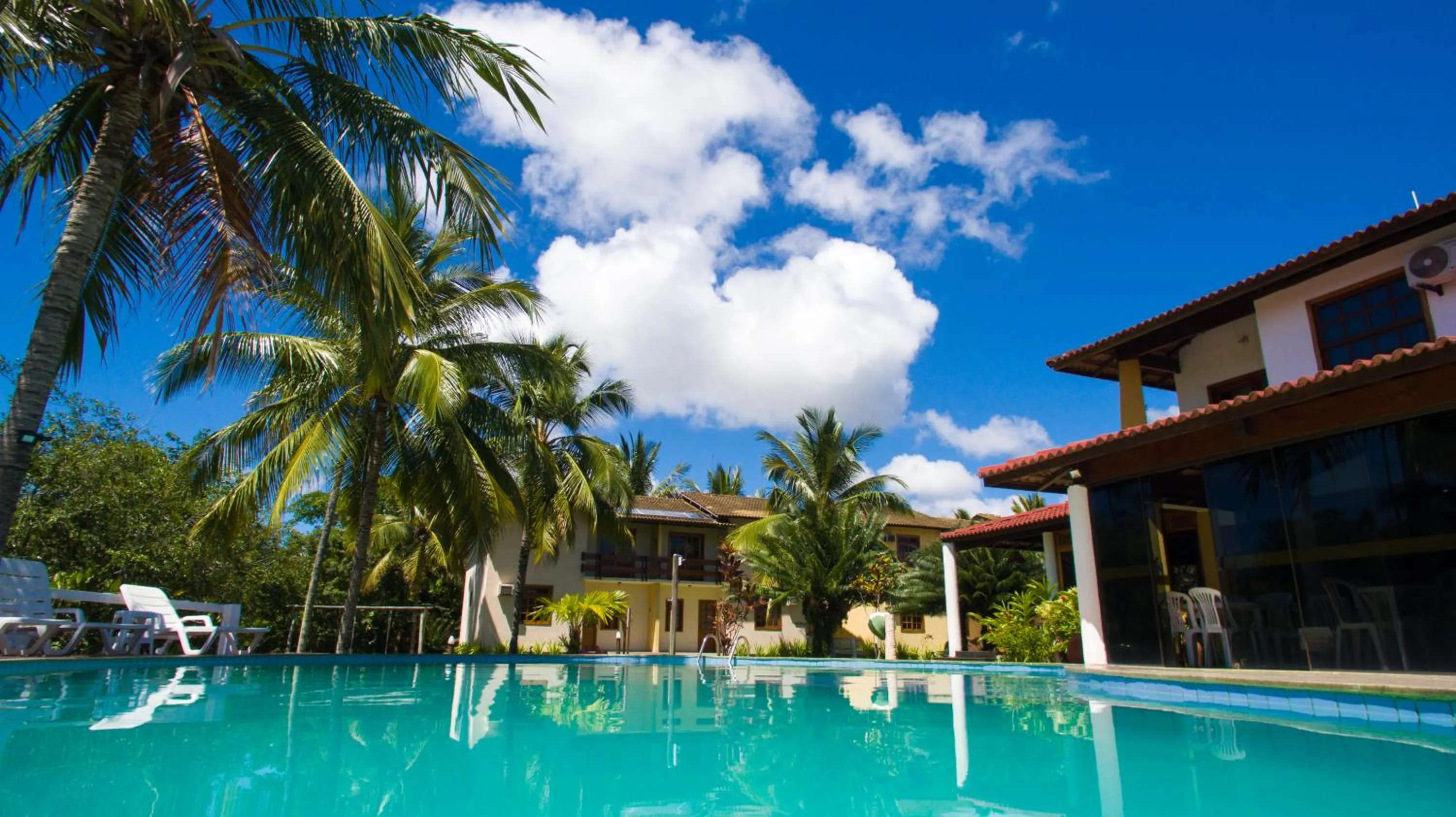 Pool view in America Praia Flat - Portal Hotéis