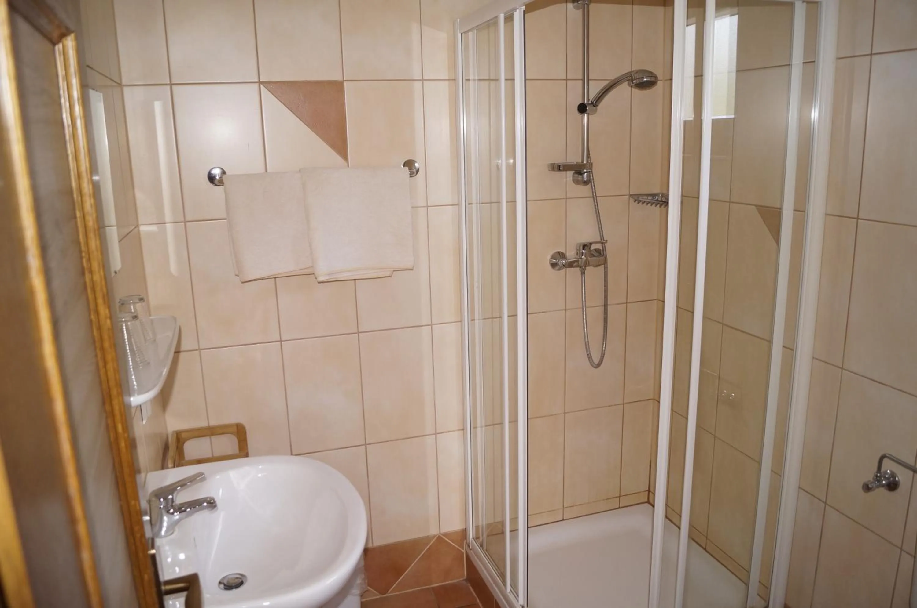 Shower in Pension DOBERNIG - CONTACTLESS CHECK IN/STAY