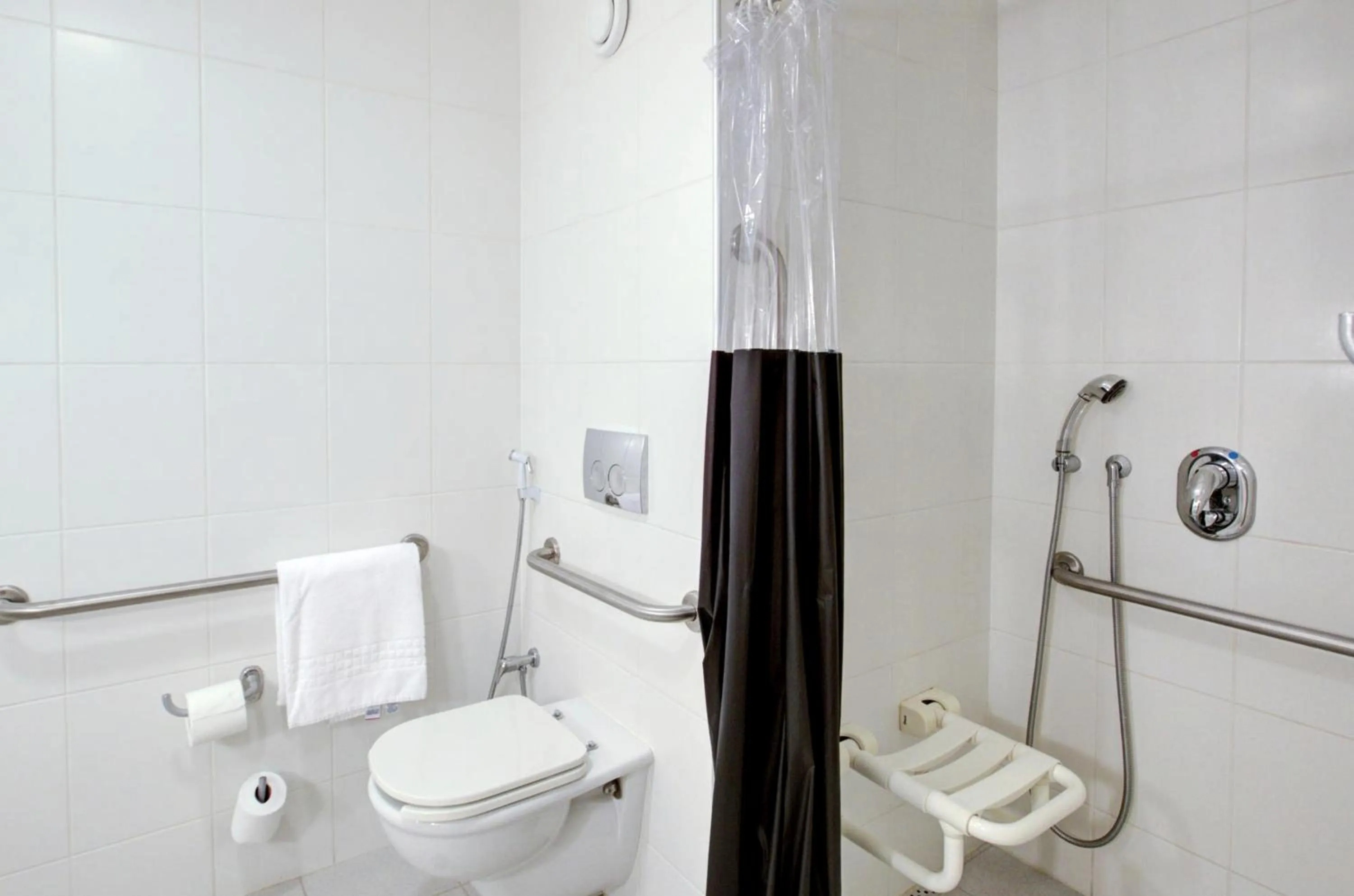Shower in ibis Vitoria Praia de Camburi