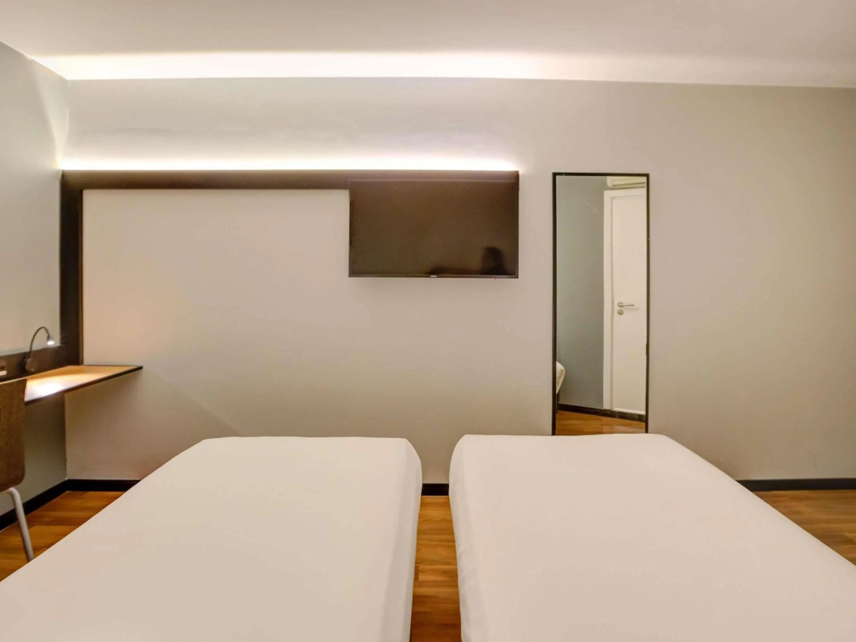 Bedroom, Bed in ibis Vitoria Praia de Camburi