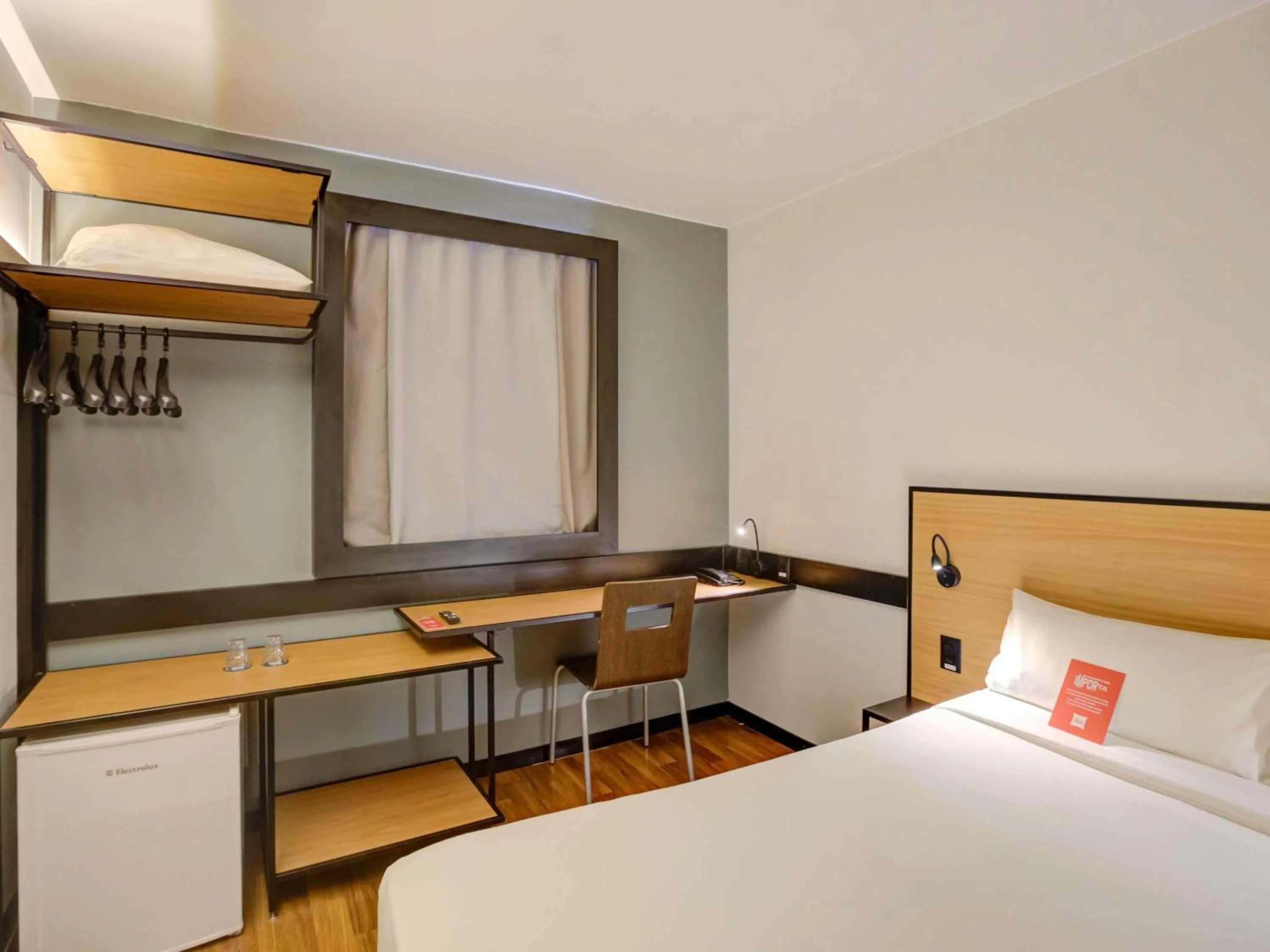 Bedroom, Bed in ibis Vitoria Praia de Camburi