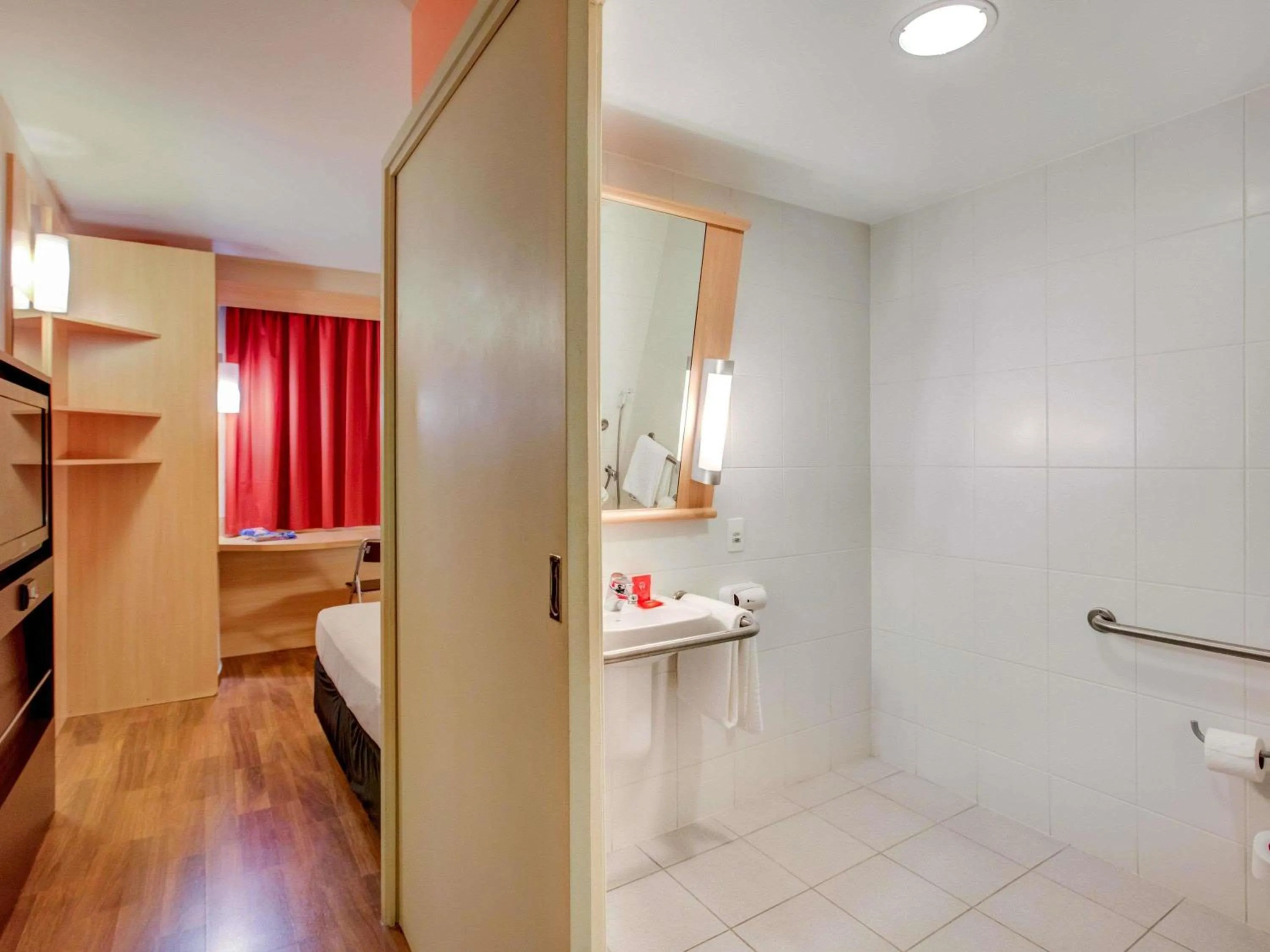 Bedroom in ibis Vitoria Praia de Camburi