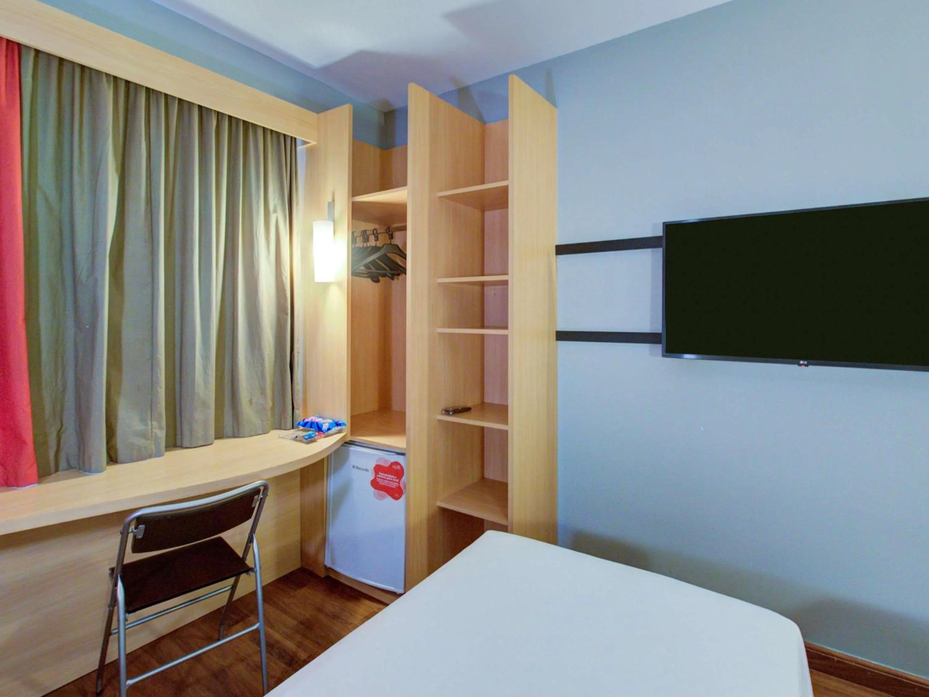 Bedroom, Bed in ibis Vitoria Praia de Camburi