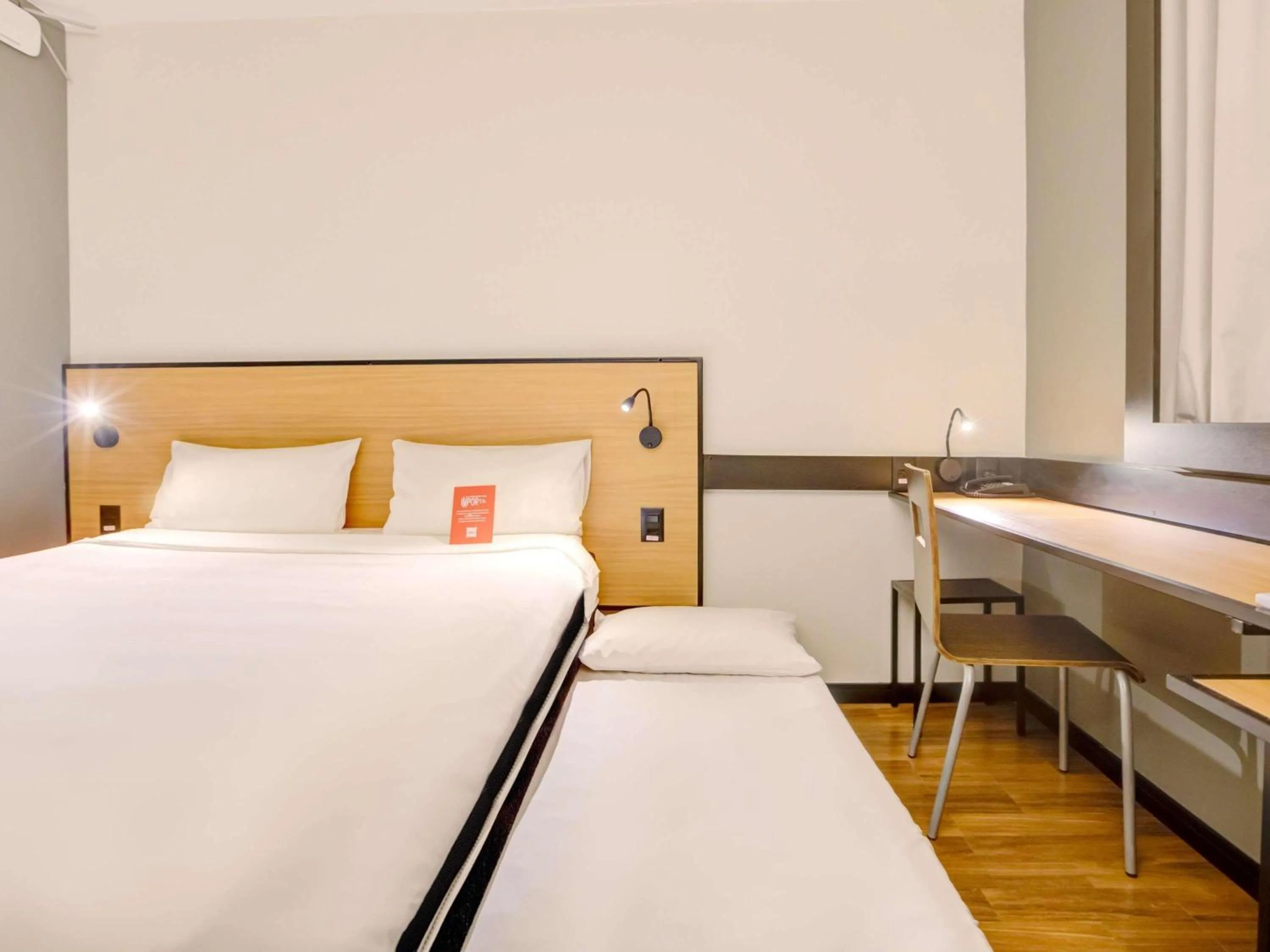 Bedroom, Bed in ibis Vitoria Praia de Camburi