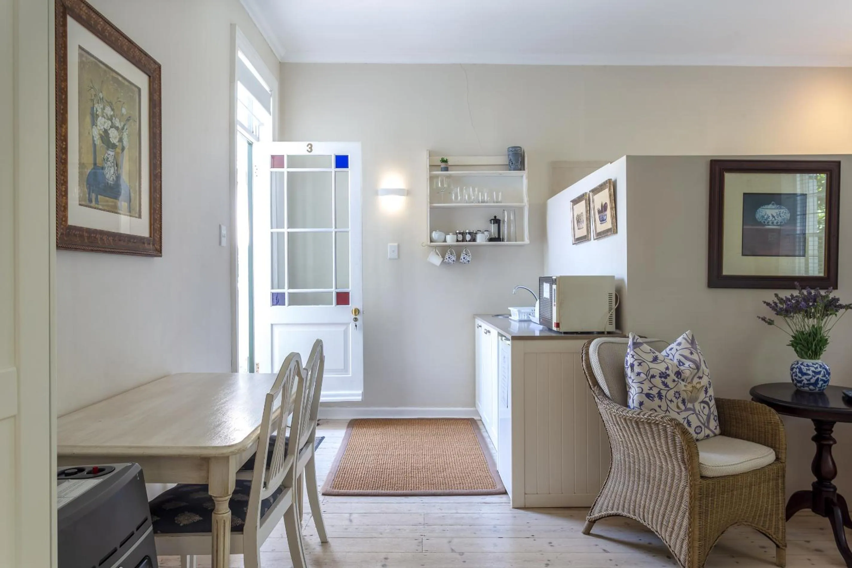 Kitchen or kitchenette in Sandown Lodge