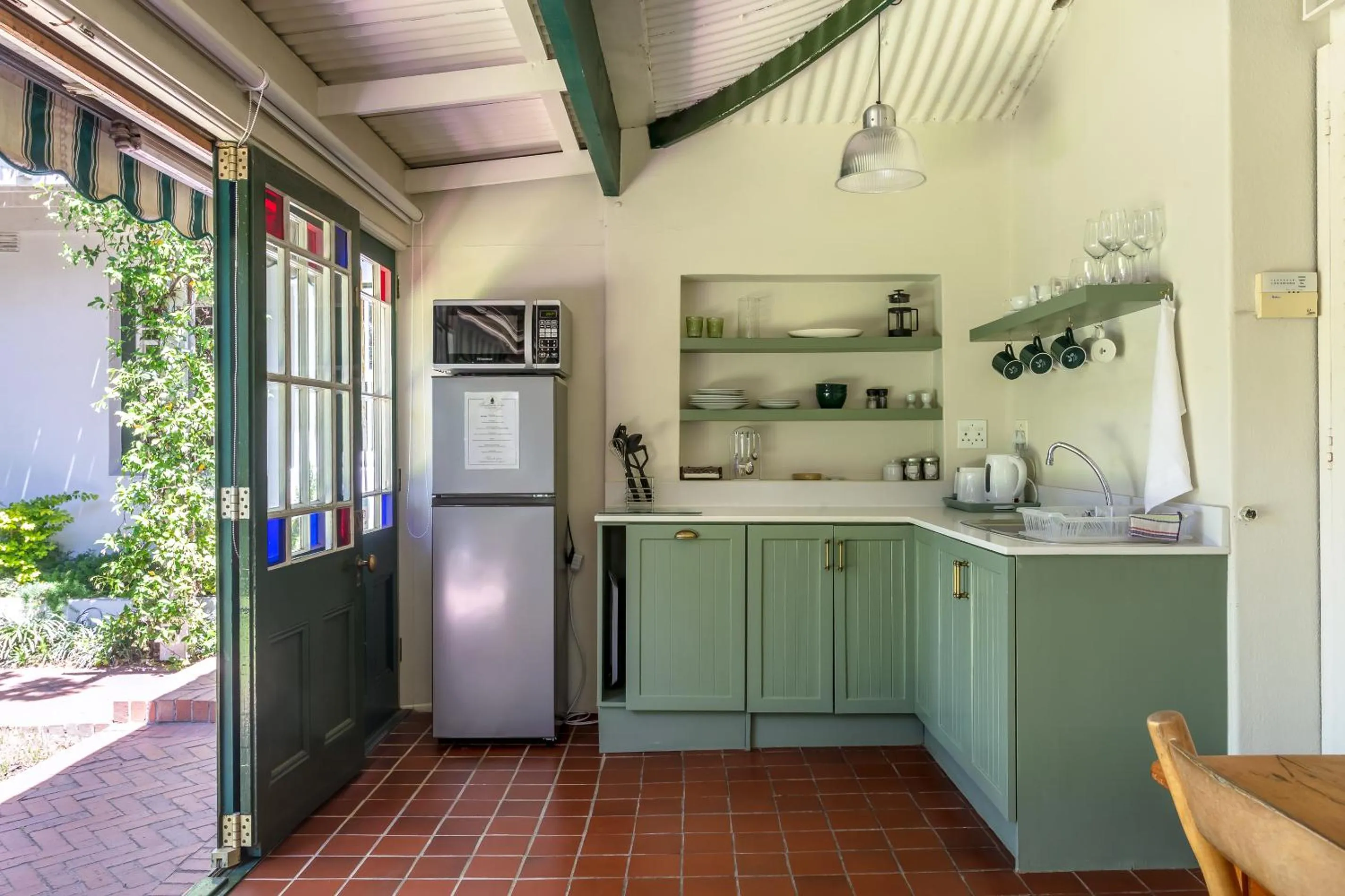 Kitchen or kitchenette in Sandown Lodge