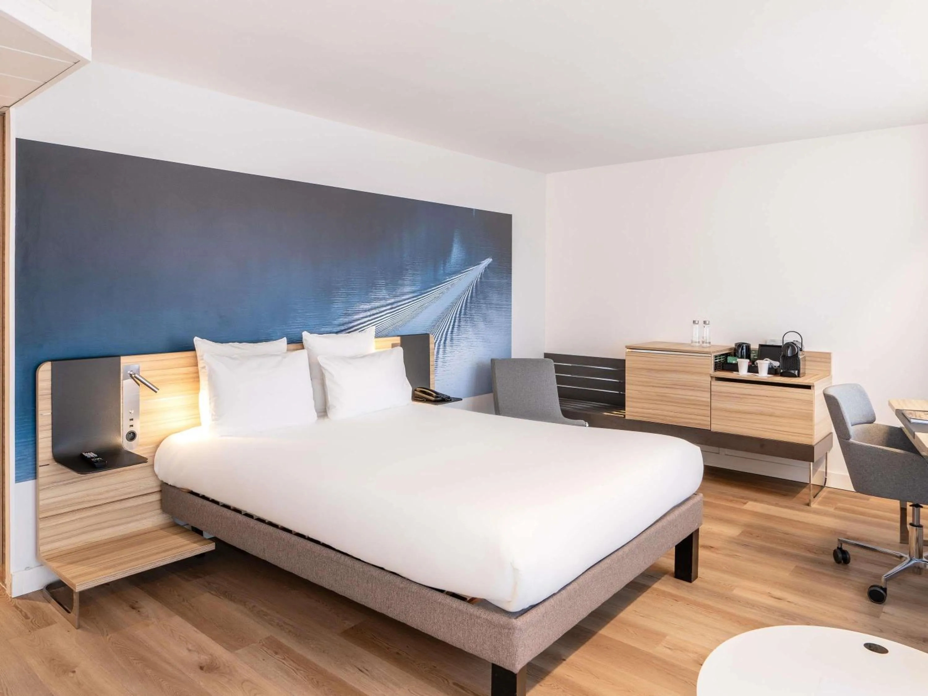 Bedroom, Bed in Novotel Deauville Plage