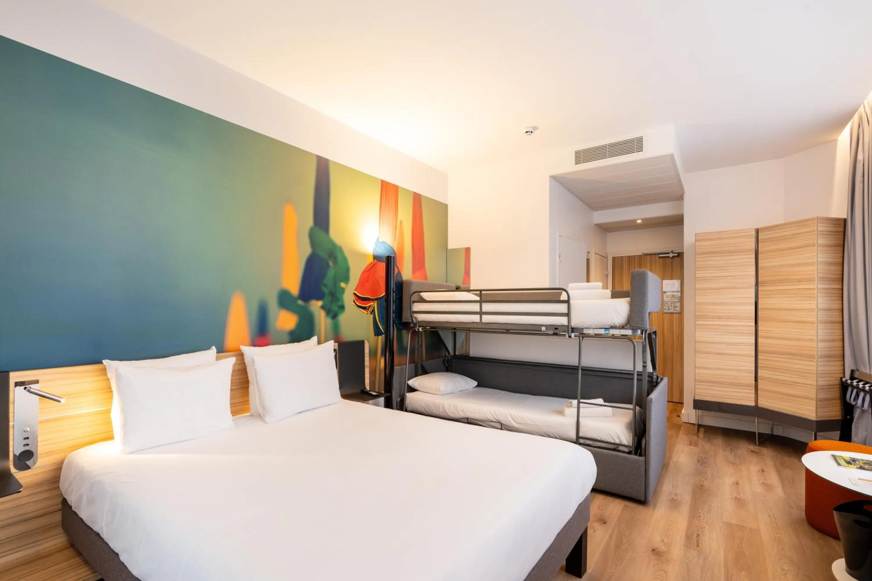 Photo of the whole room, Bed in Novotel Deauville Plage