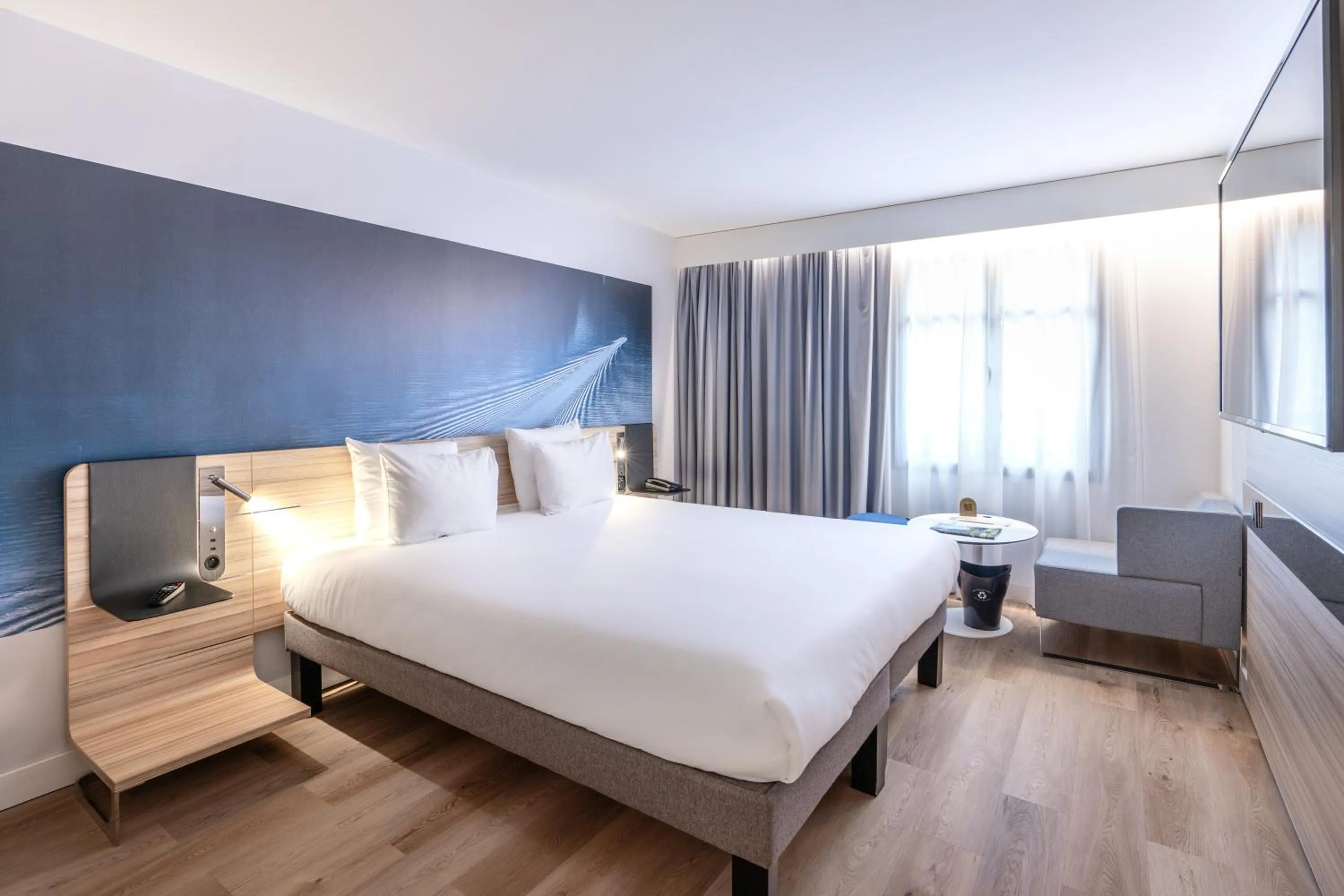 Photo of the whole room, Bed in Novotel Deauville Plage