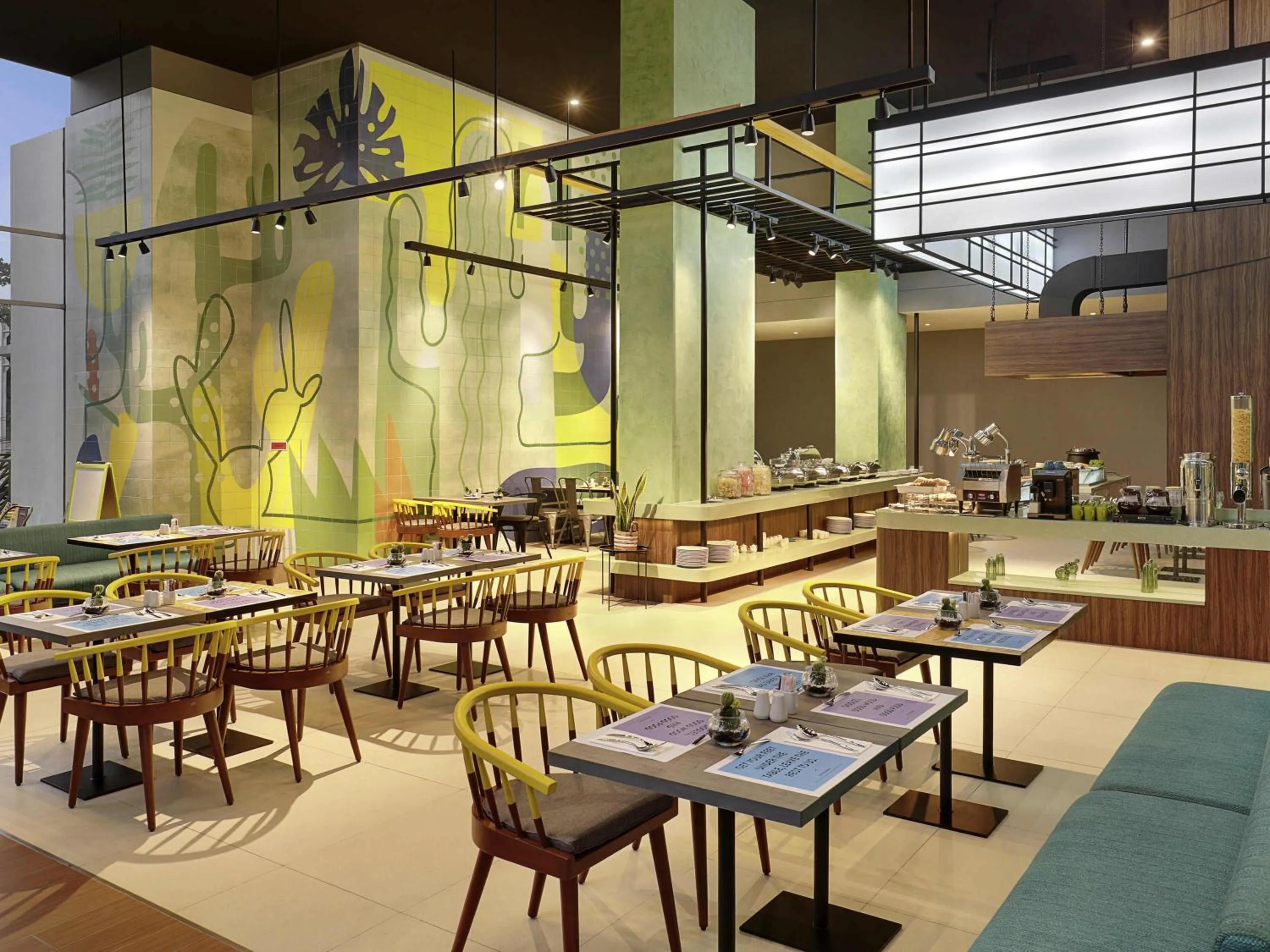Restaurant/places to eat in ibis Styles Jakarta Simatupang