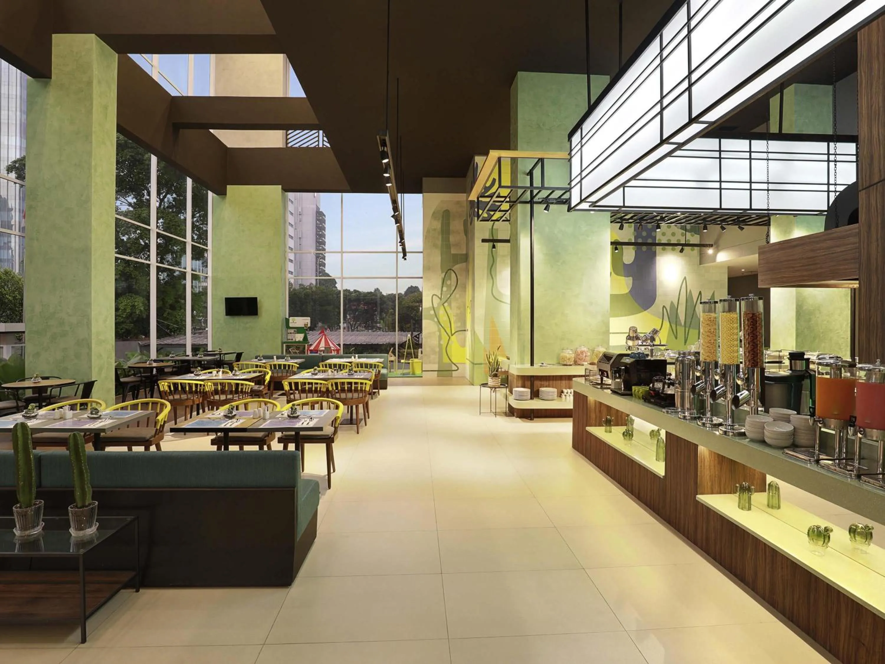 Restaurant/places to eat in ibis Styles Jakarta Simatupang