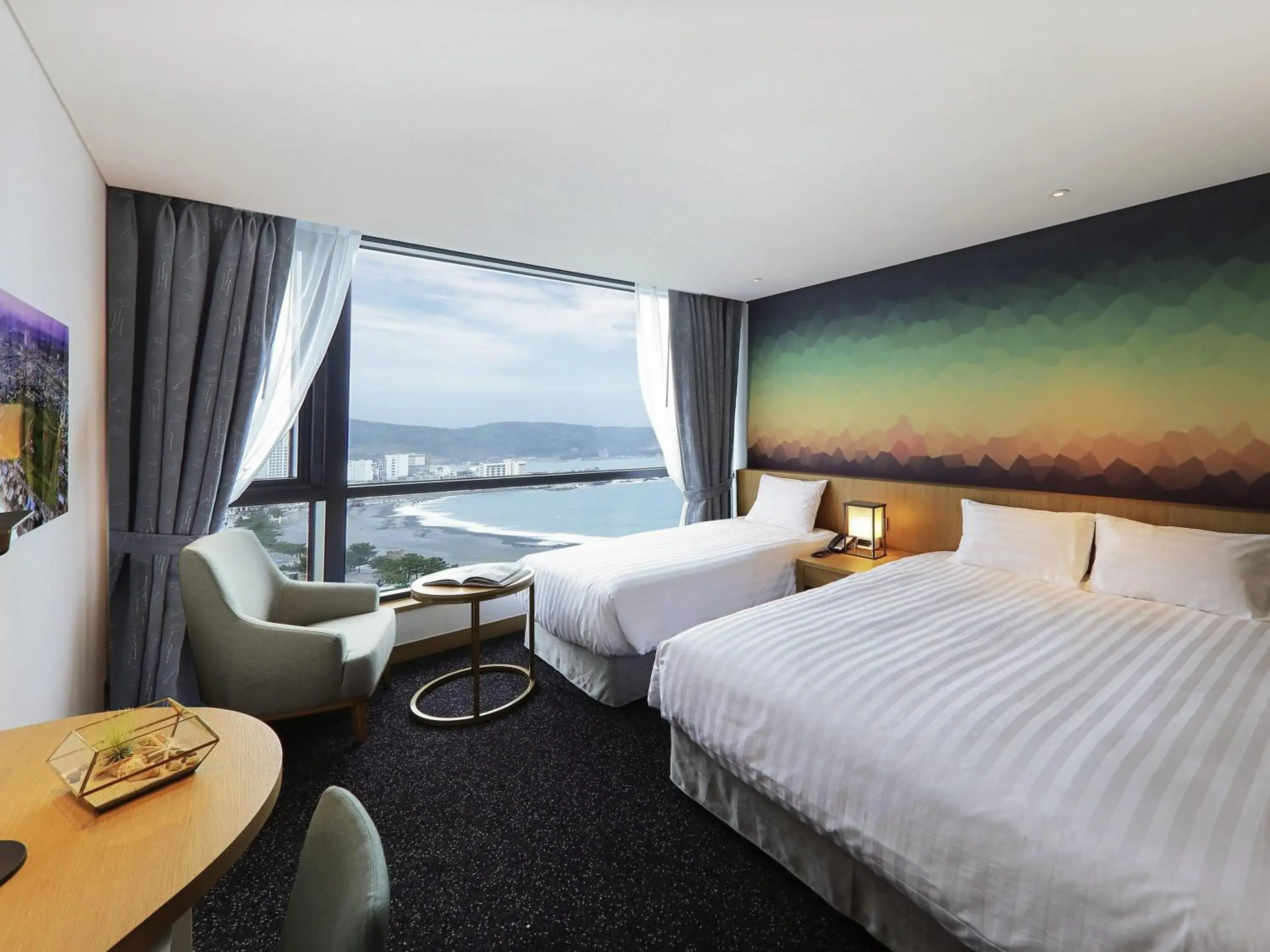 Superior Family Room with Partial Ocean View in Mercure Ambassador Ulsan Superior Family Room with Partial Ocean View in Mercure Ambassador Ulsan