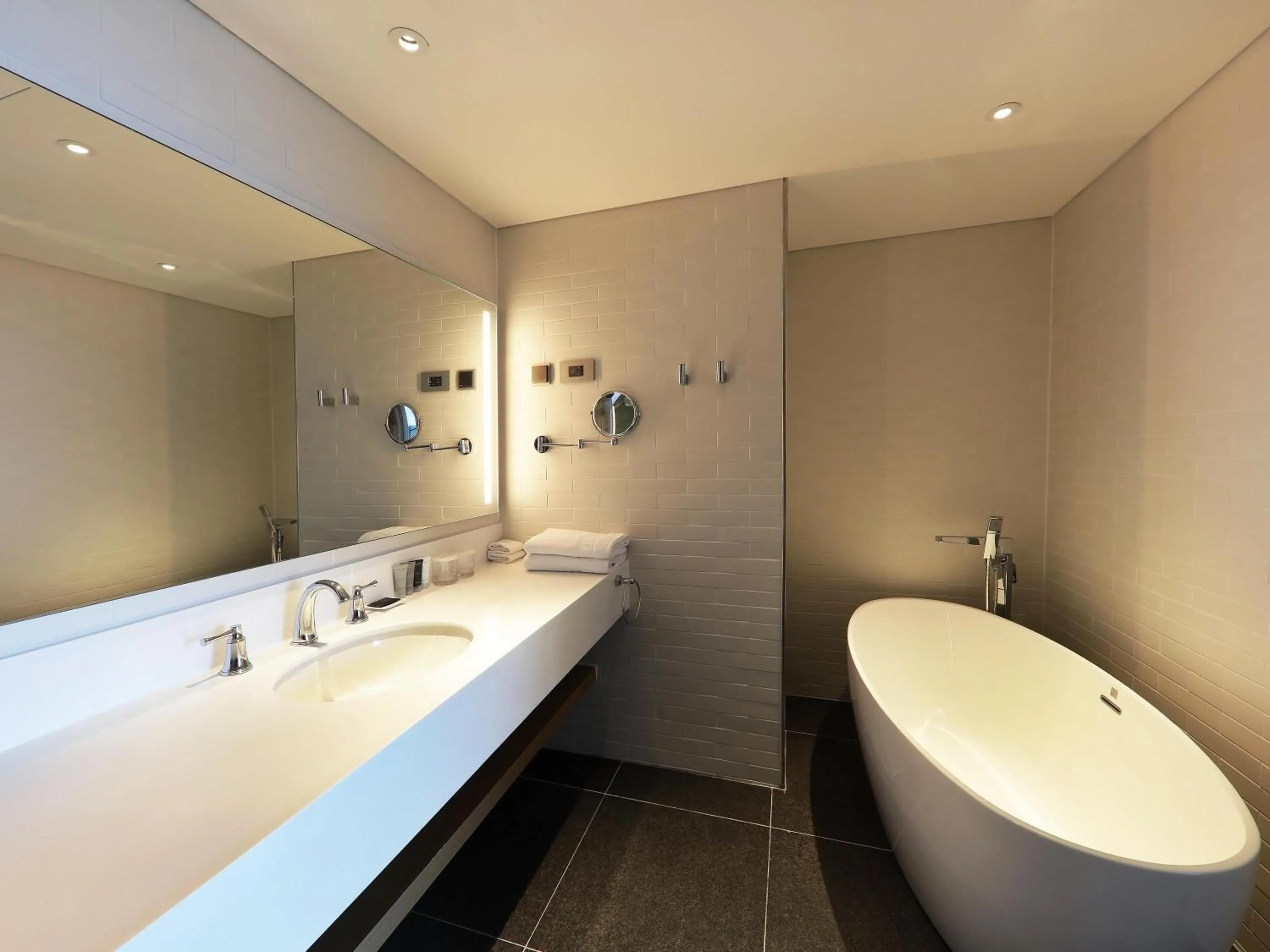 Bedroom in Mercure Ambassador Ulsan