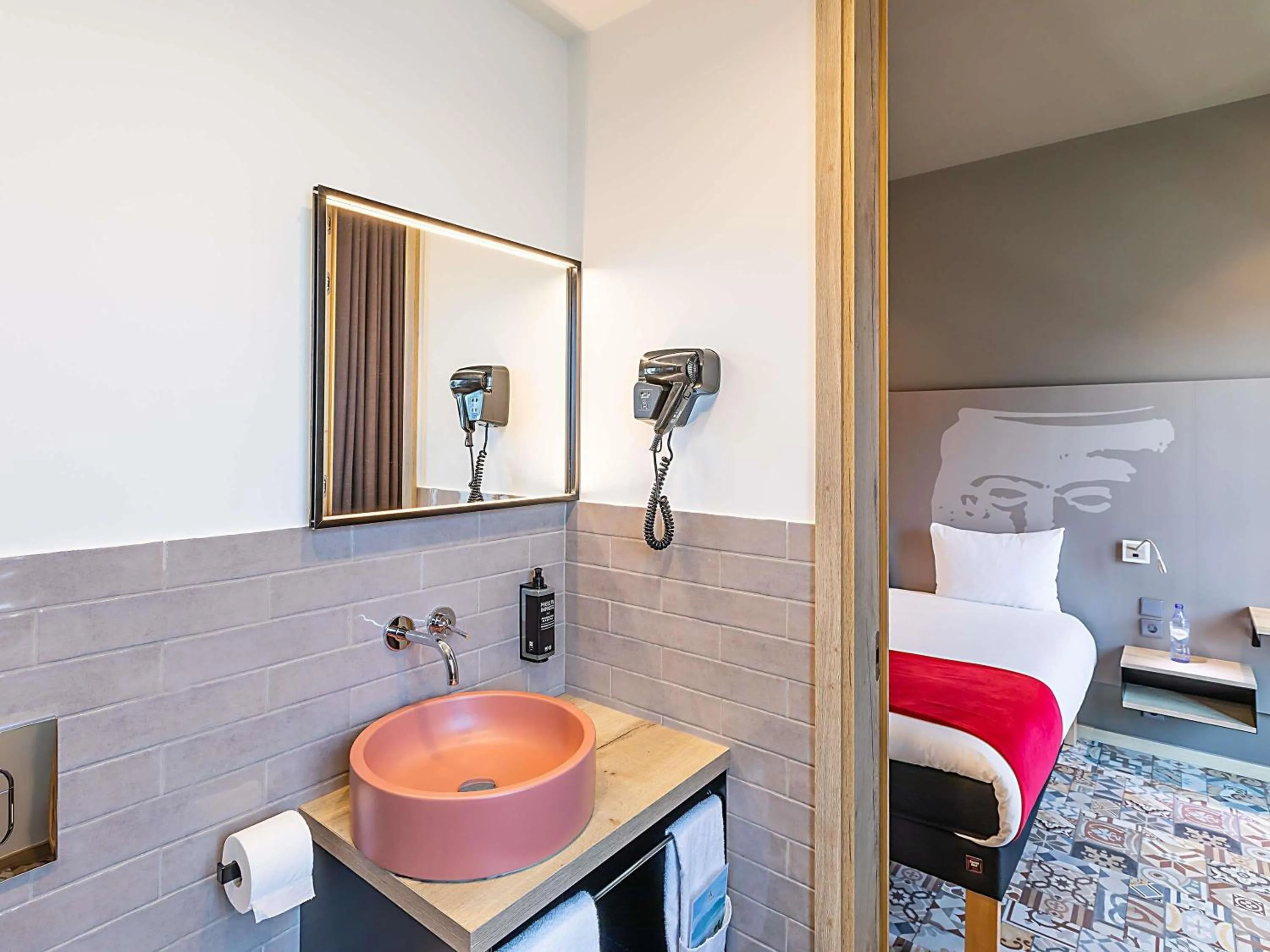 Bedroom in ibis Styles Chaves