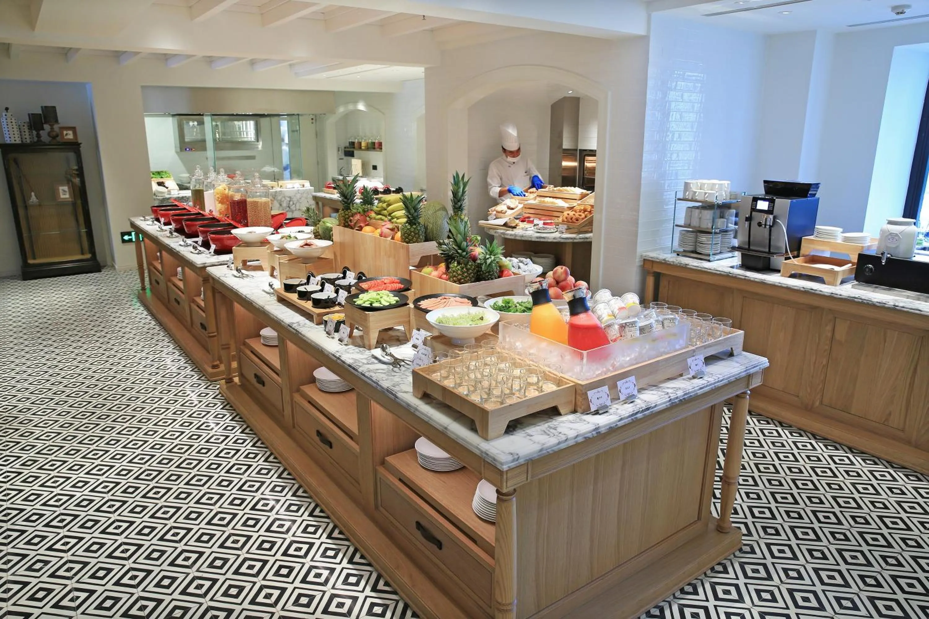 Buffet breakfast in Hotel Kapok Shenzhen HouHai (Close to Shenzhen Bay)