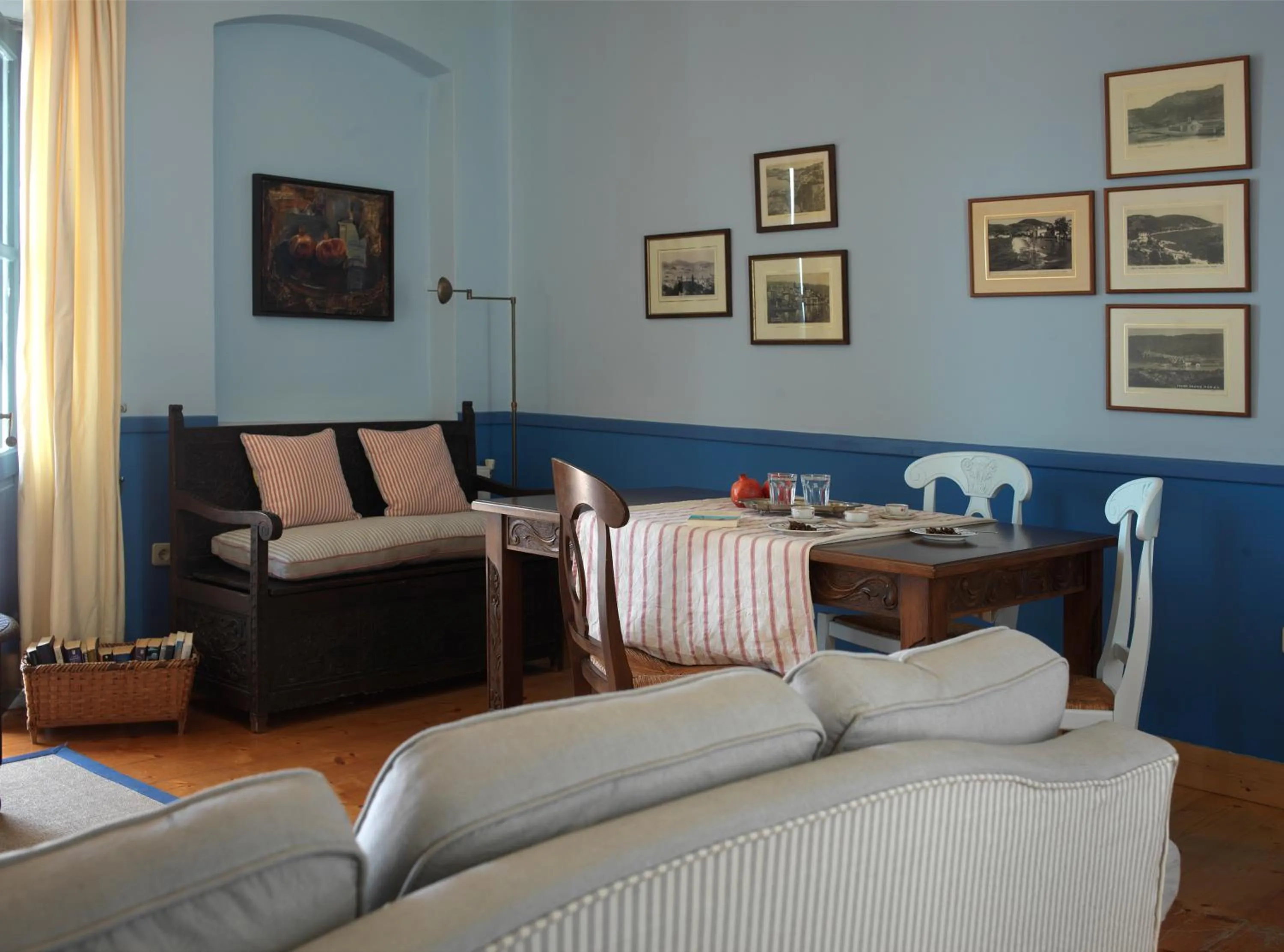 Dining area in Sto Roloi Island Houses