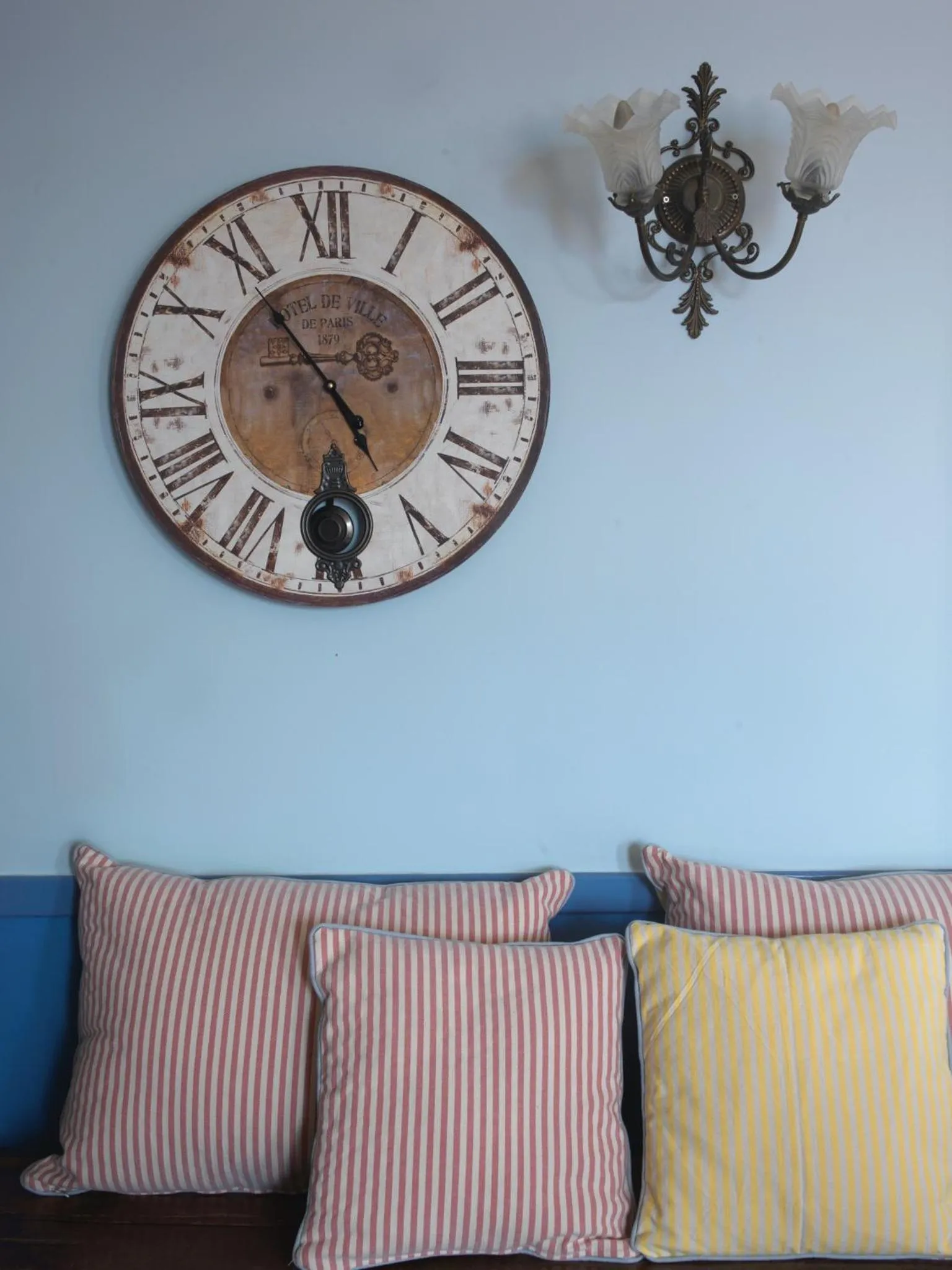 Decorative detail in Sto Roloi Island Houses