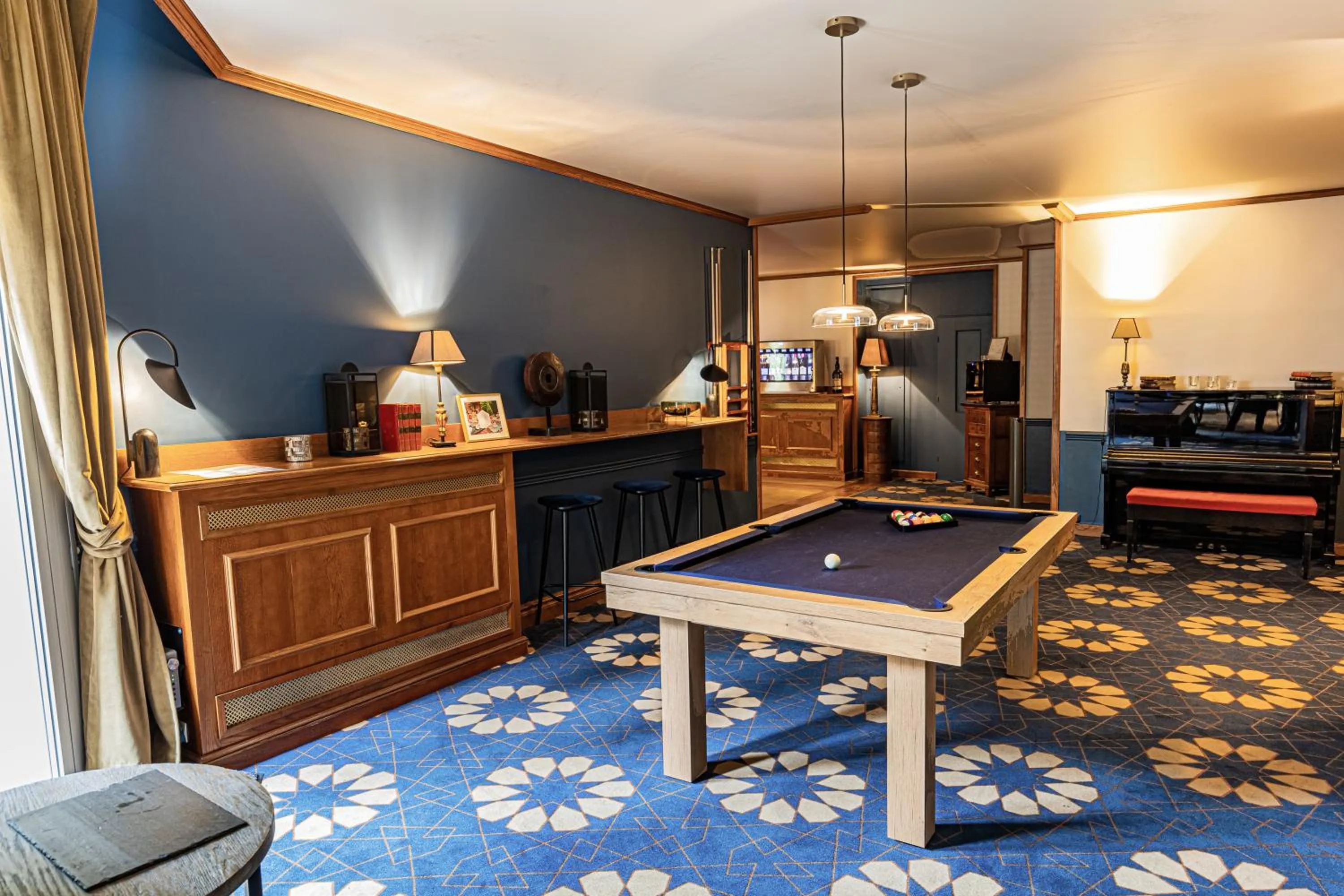 Billiard in Cèdre Beaune, A Beauvallon Hotel & Spa