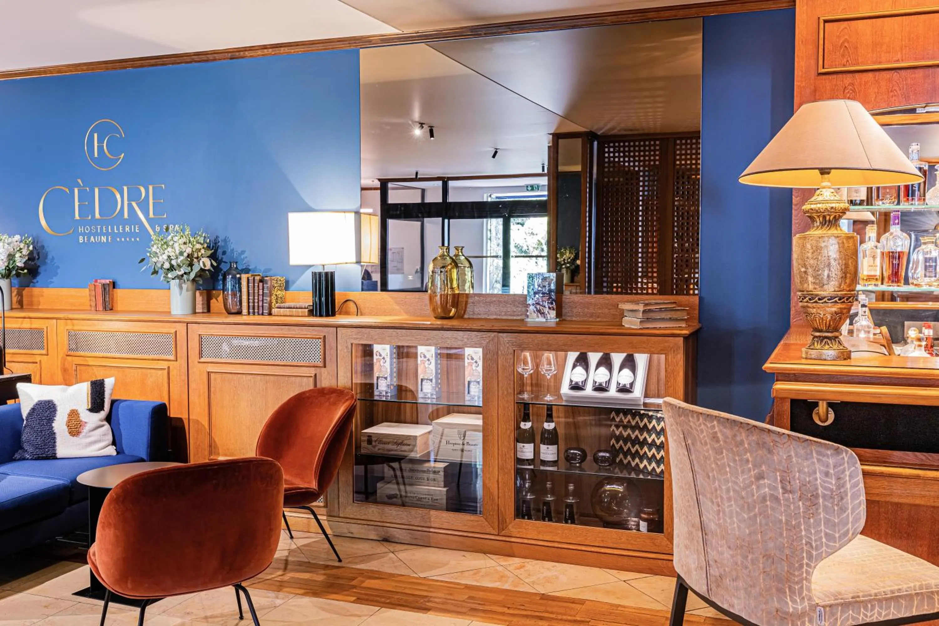 Lobby or reception in Cèdre Beaune, A Beauvallon Hotel & Spa