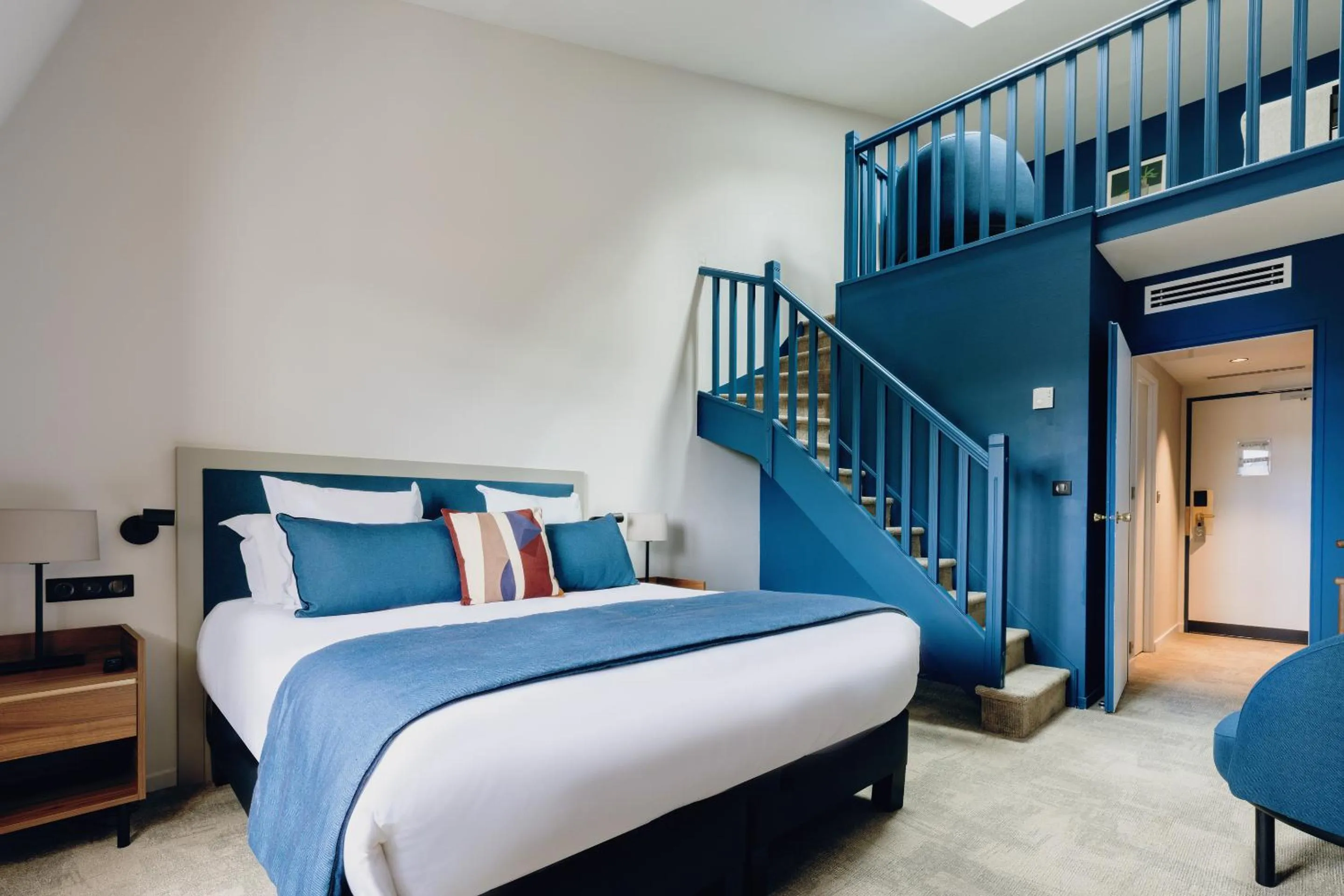 Bed in Cèdre Beaune, A Beauvallon Hotel & Spa