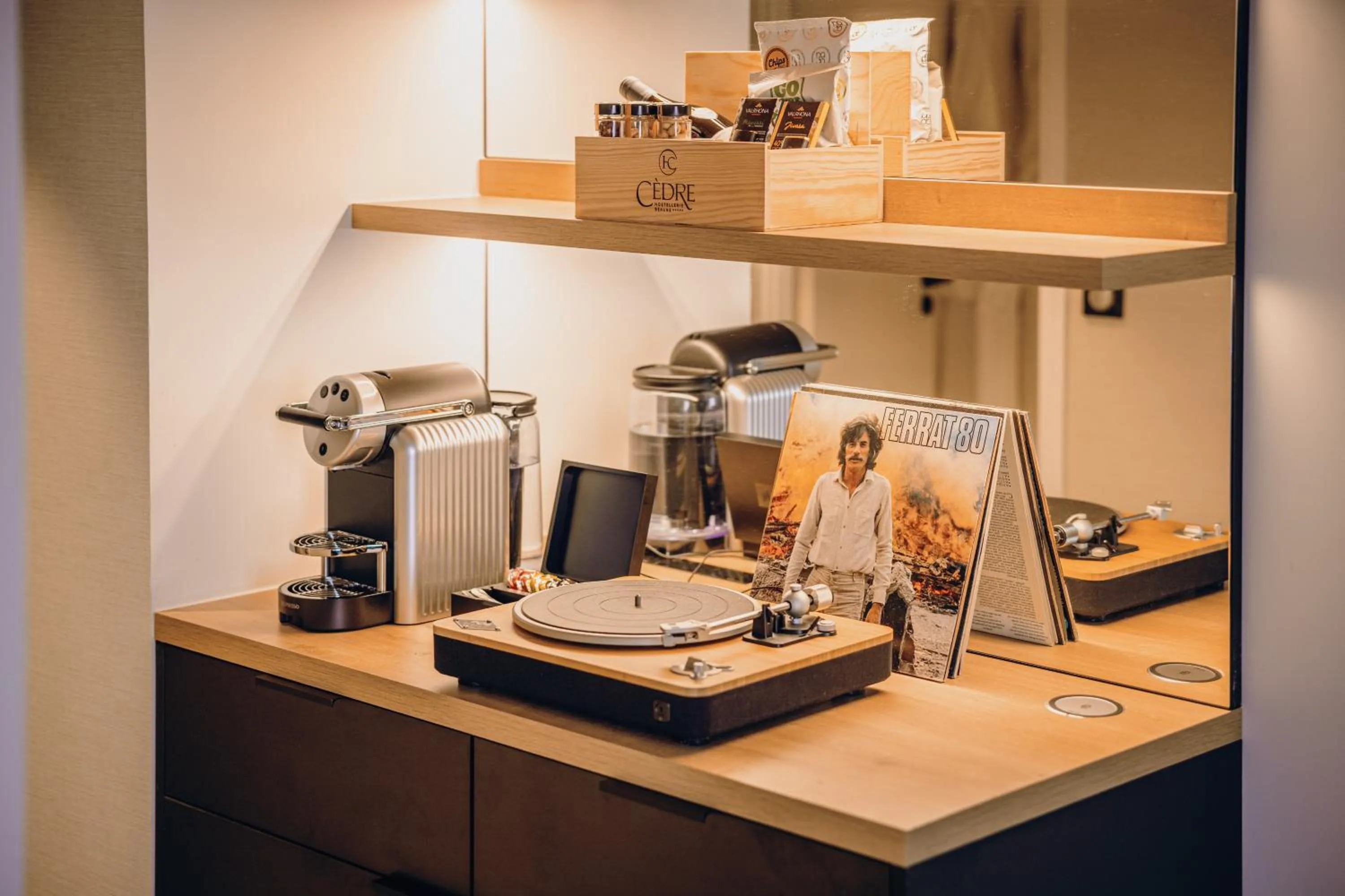 TV and multimedia in Cèdre Beaune, A Beauvallon Hotel & Spa