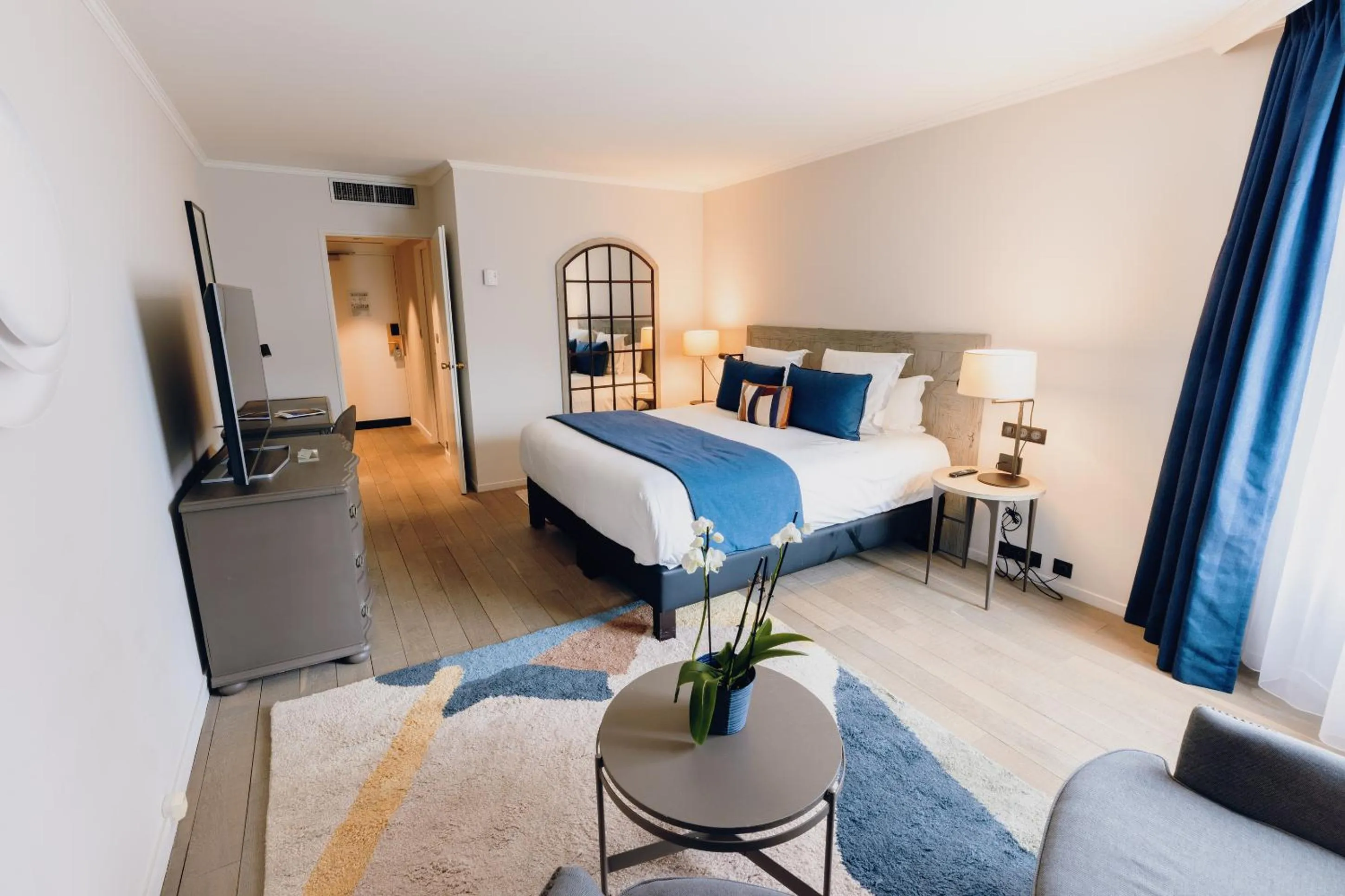 Photo of the whole room, Bed in Cèdre Beaune, A Beauvallon Hotel & Spa