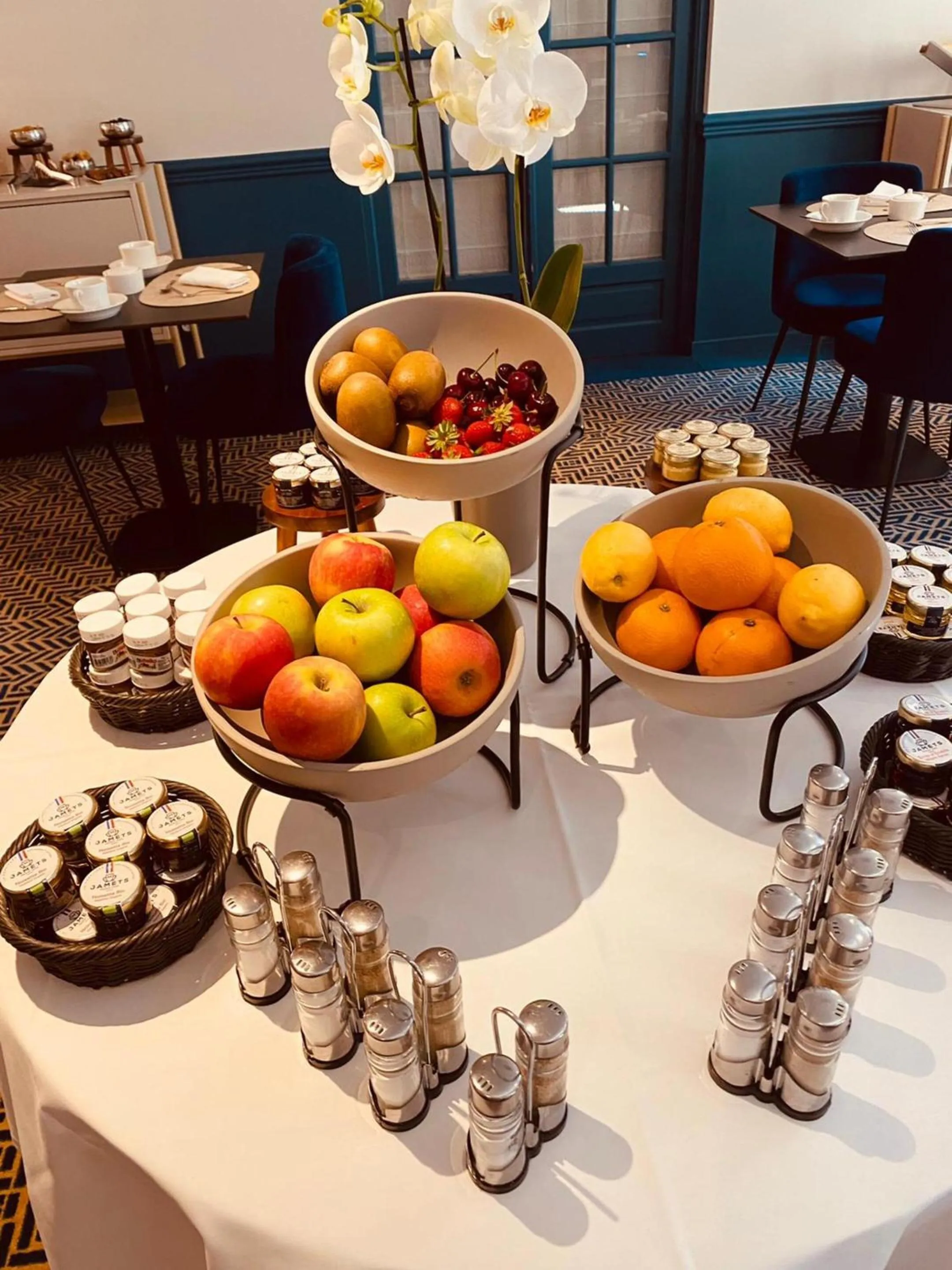 Food in Cèdre Beaune, A Beauvallon Hotel & Spa