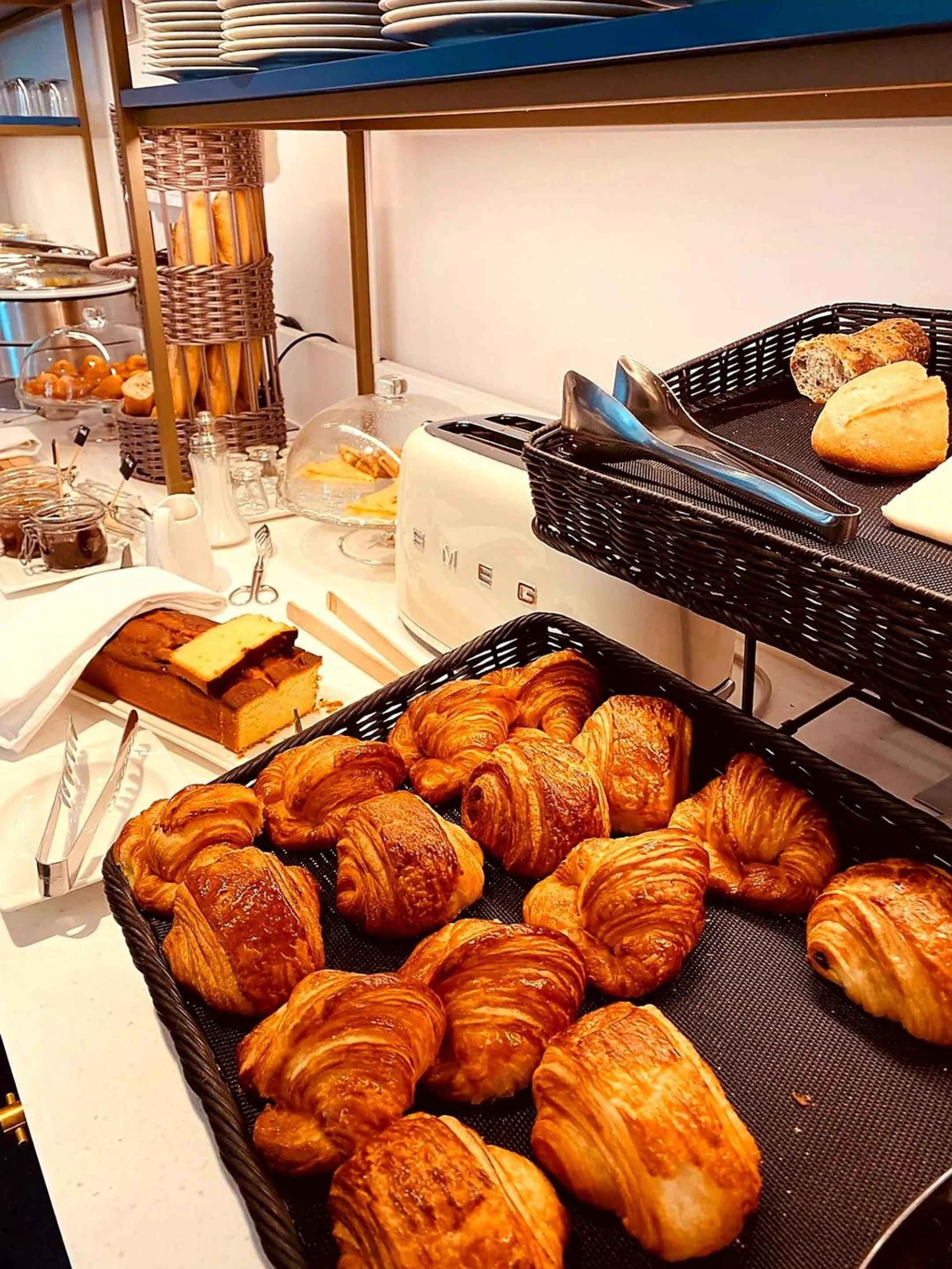 Breakfast in Cèdre Beaune, A Beauvallon Hotel & Spa