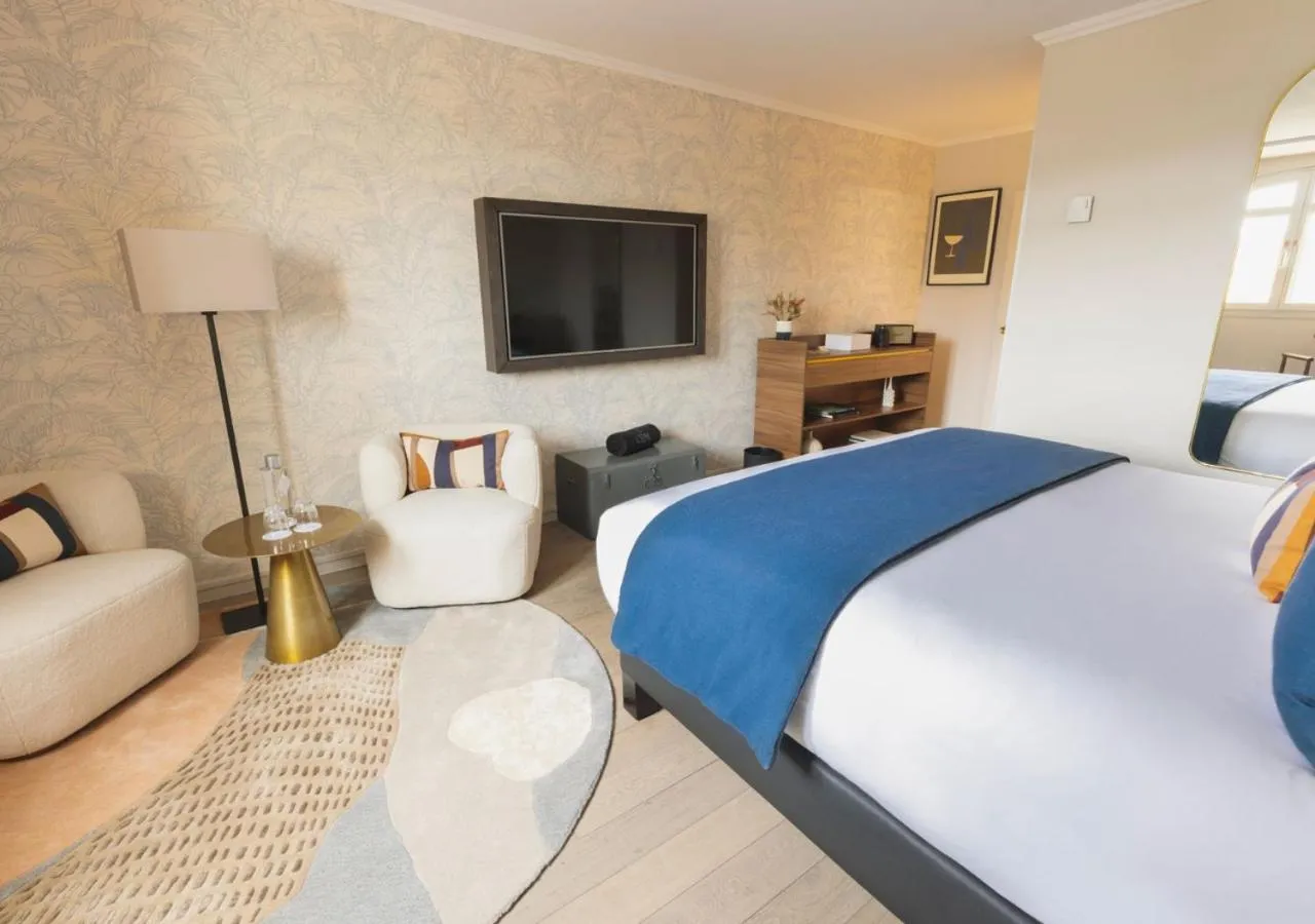 Bed in Cèdre Beaune, A Beauvallon Hotel & Spa