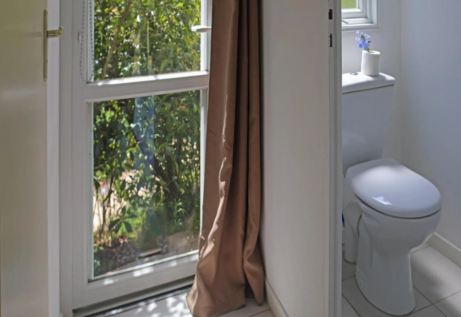 Toilet in Hôtel Maora Village