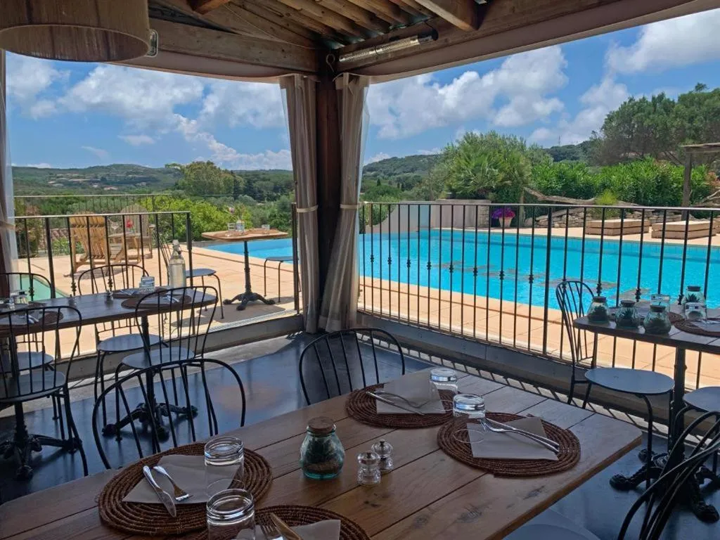 Restaurant/places to eat in Résidence Maora Village