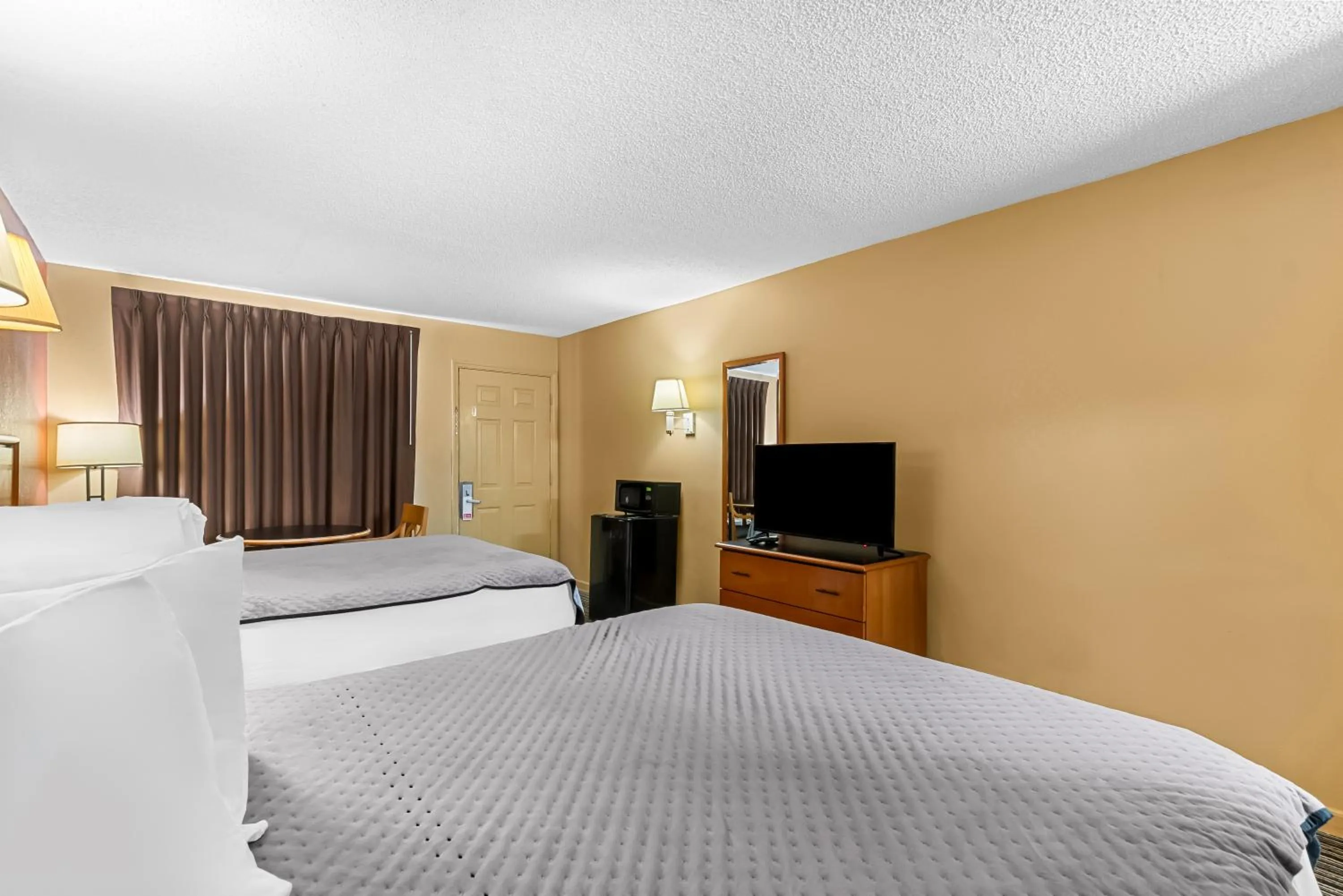 Bed in America's Best Value Inn-Athens