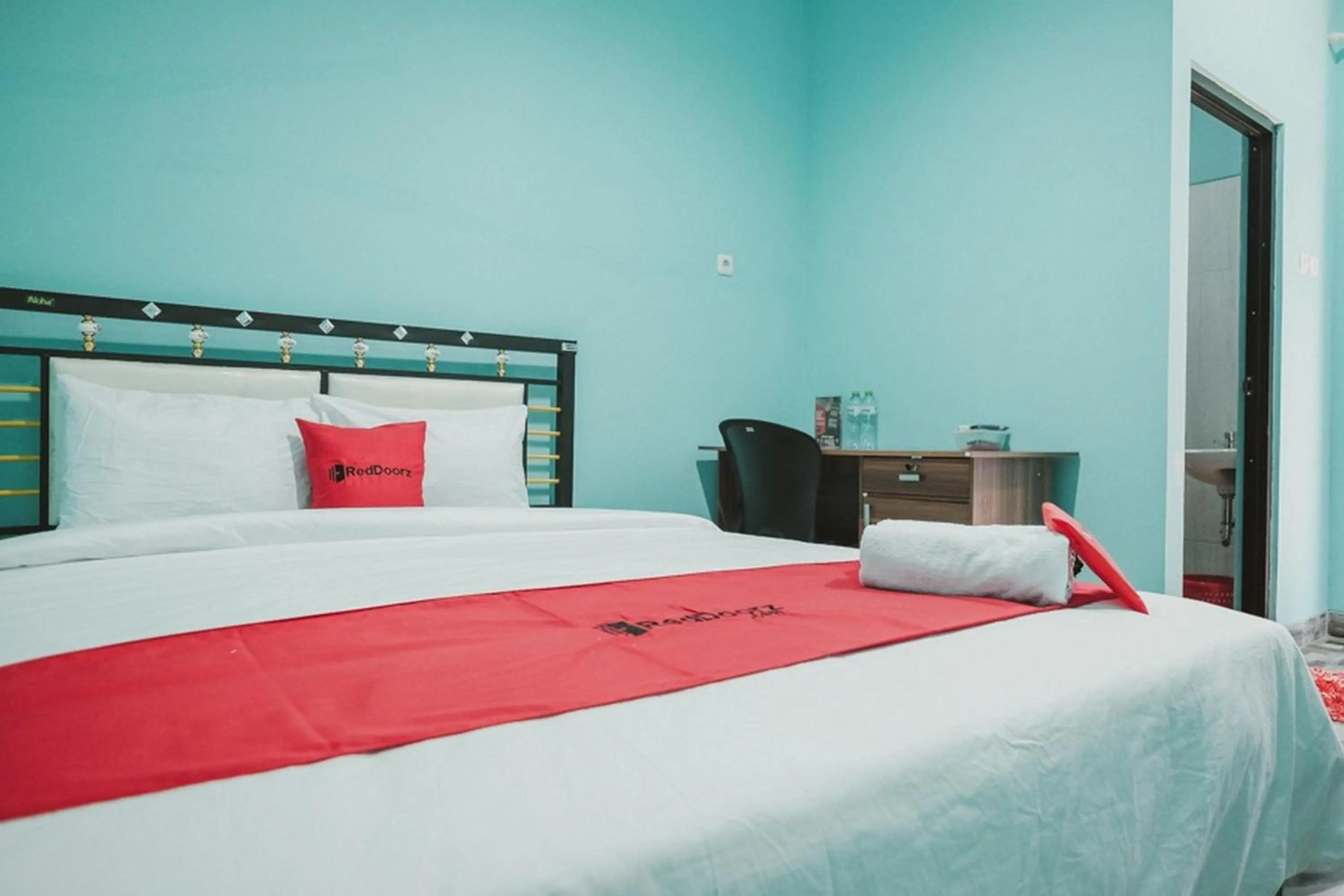 Bed in RedDoorz near RSUD Koja