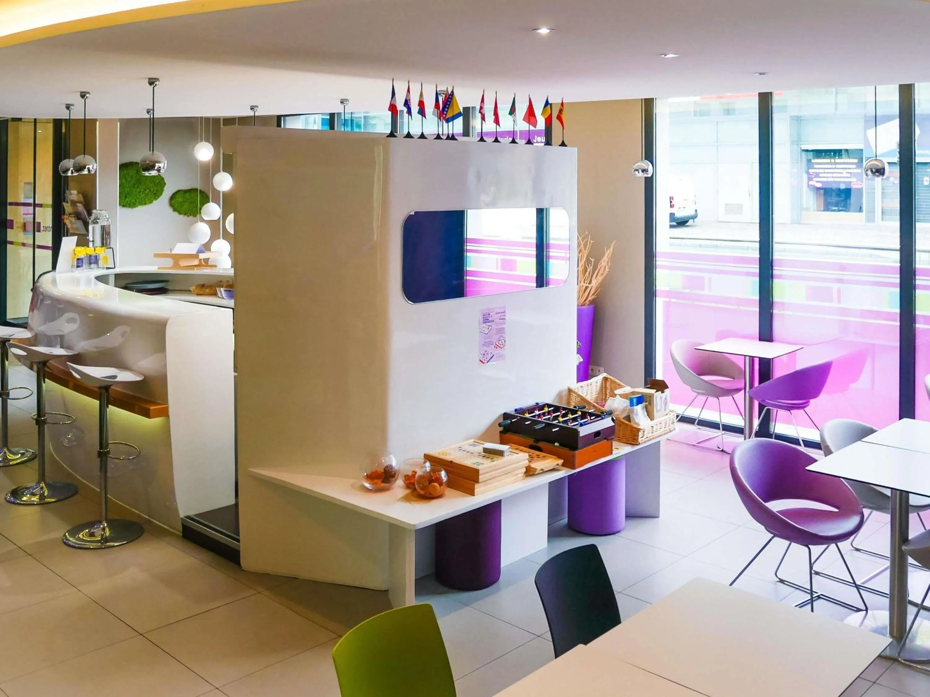 Lounge or bar in ibis Styles Montbéliard